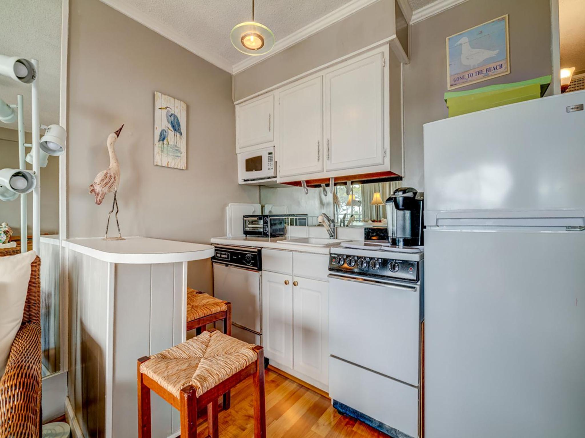 Seaside Villa 332, 1 Bedroom, Pool, Oceanside, 3rd Floor, Wi-Fi, Sleeps 4