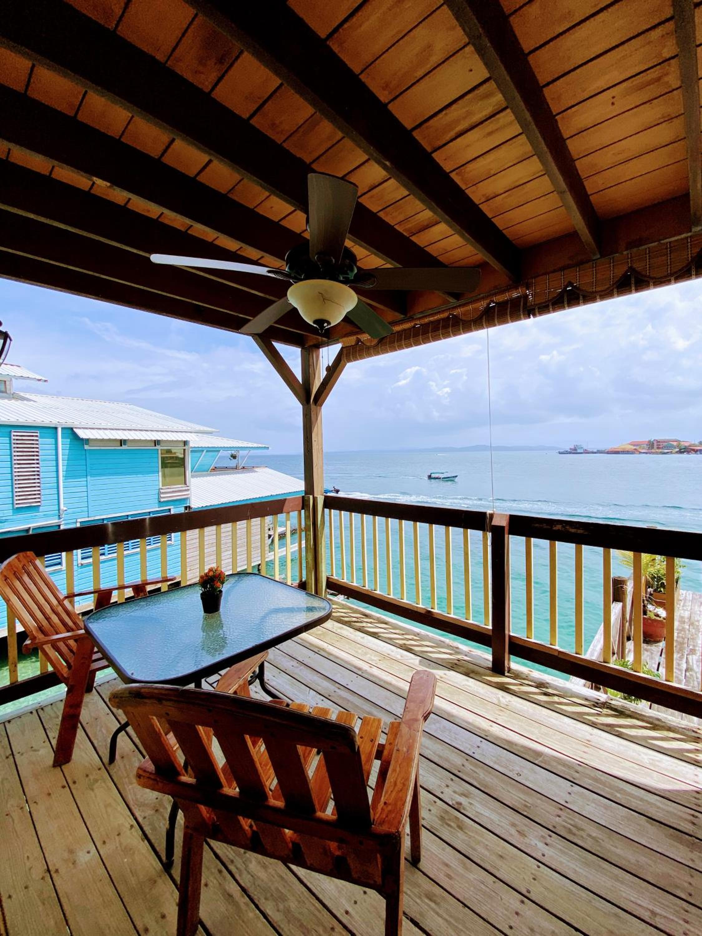 Aqua Lounge Bar & Hostal view 3