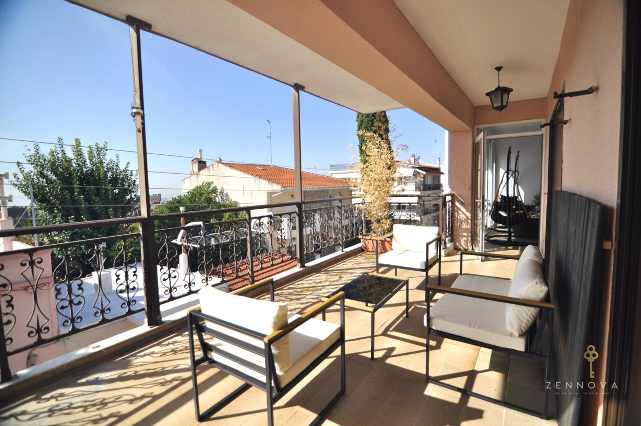 Zennova #80 Kastra Apartment