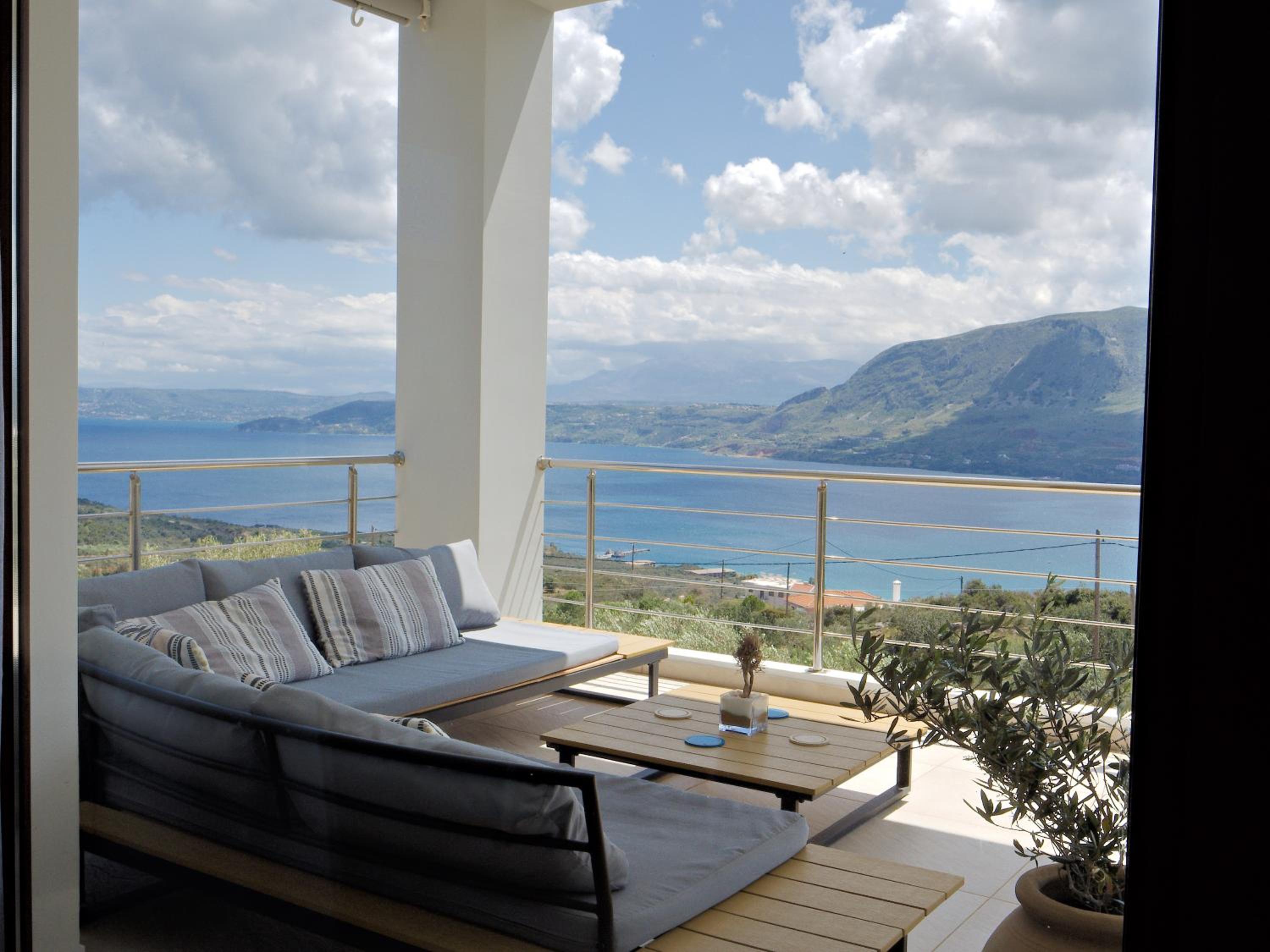2-Bedroom, Sea-View Apartment - Balcony in Heaven! photo 2