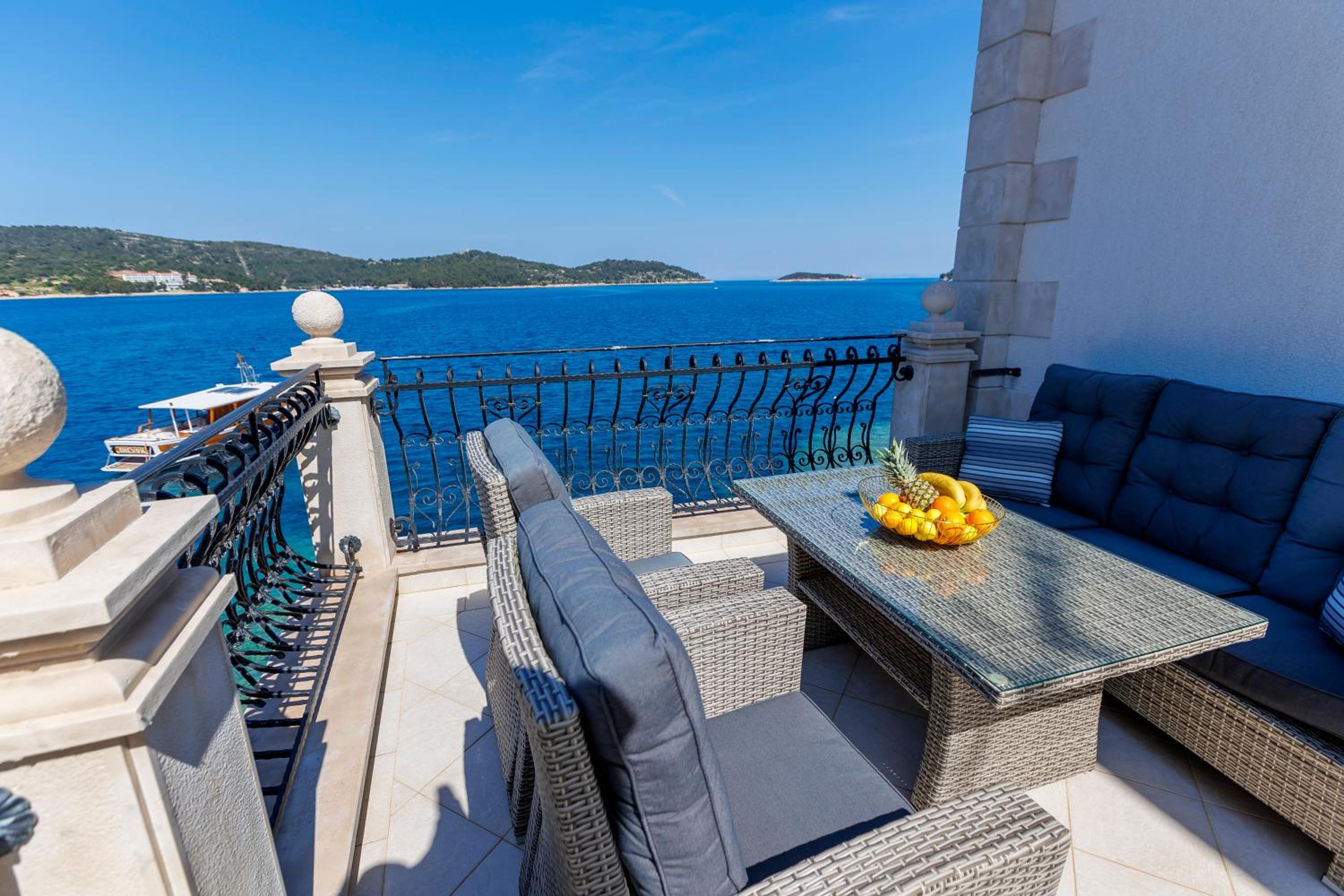 Seafront Apartment For4 view 2