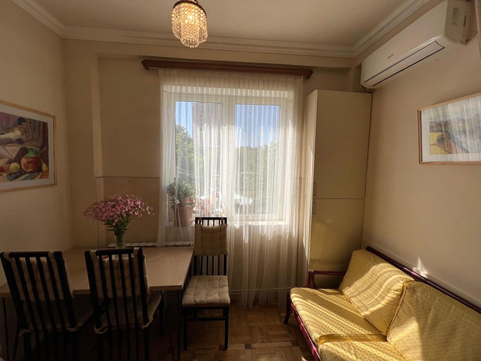 Hanrapetutyan Apartment