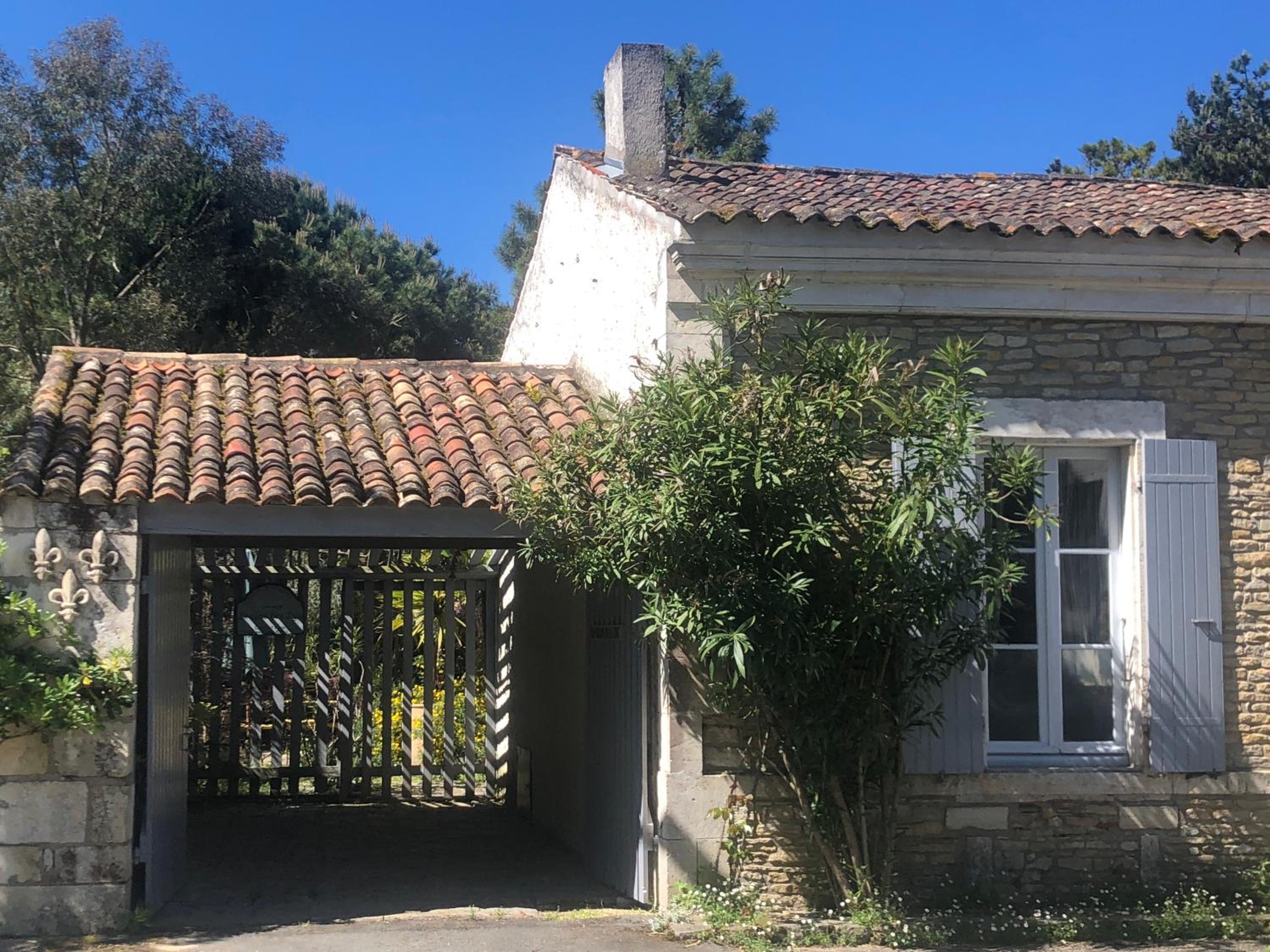 Le Clos Des Lys view 3