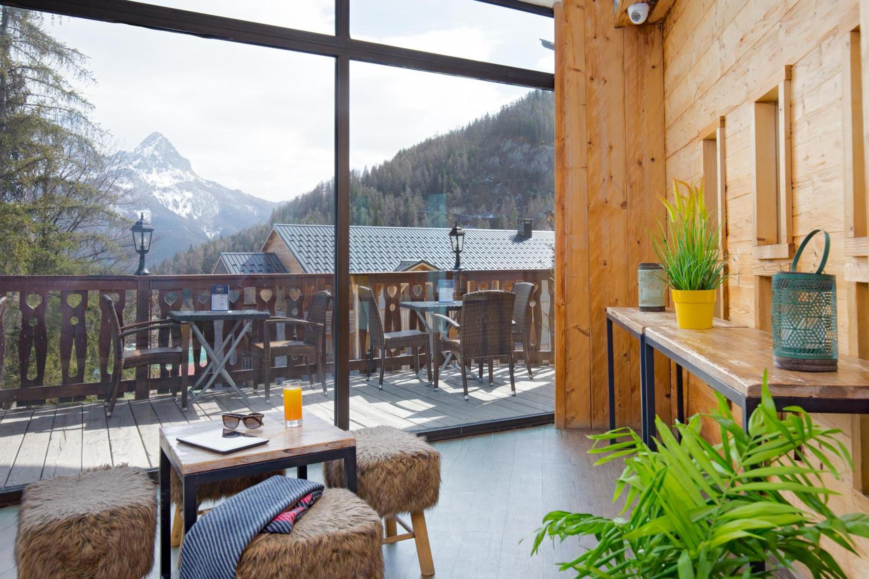 Balcony & Terrace