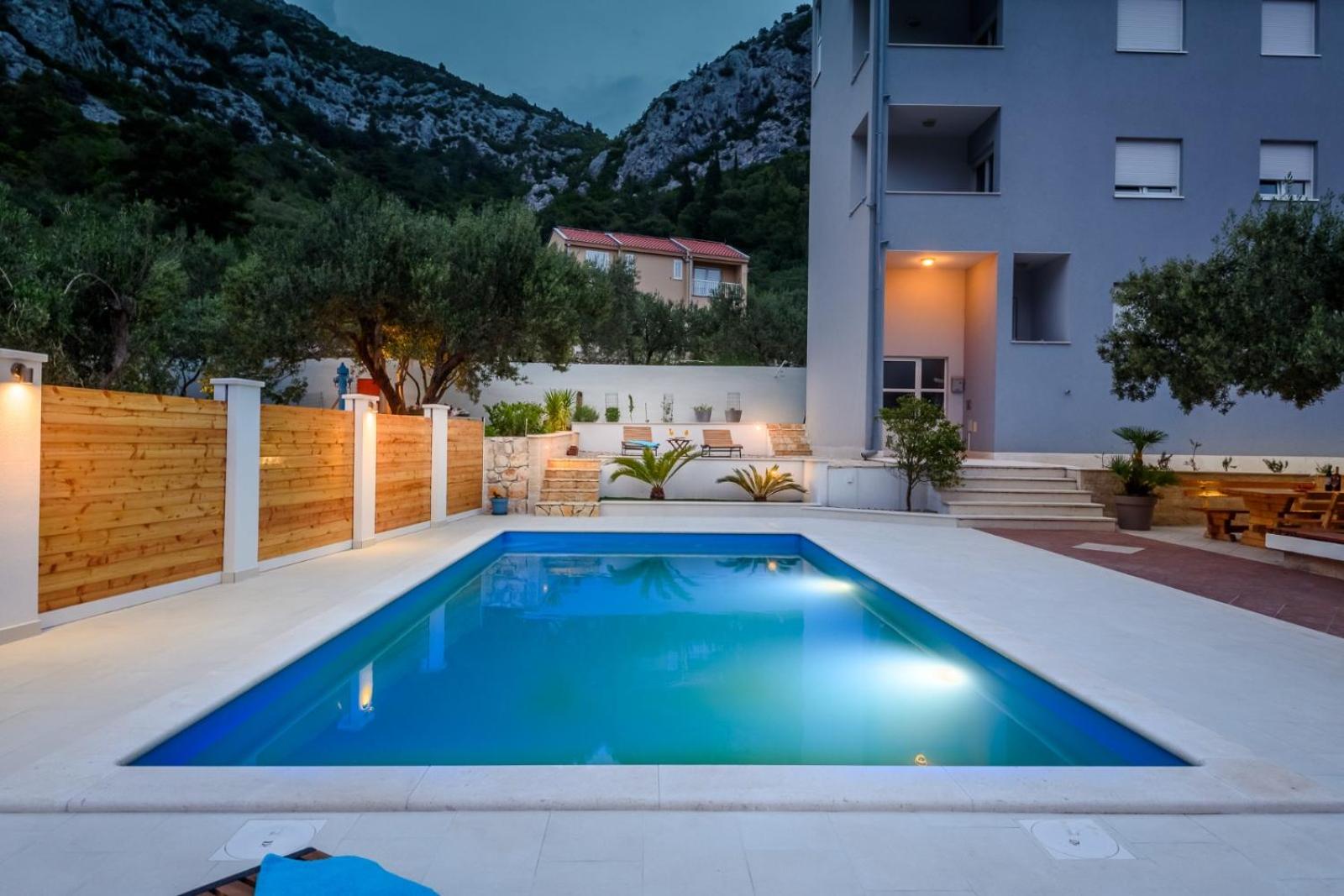 Apartments Bjelis