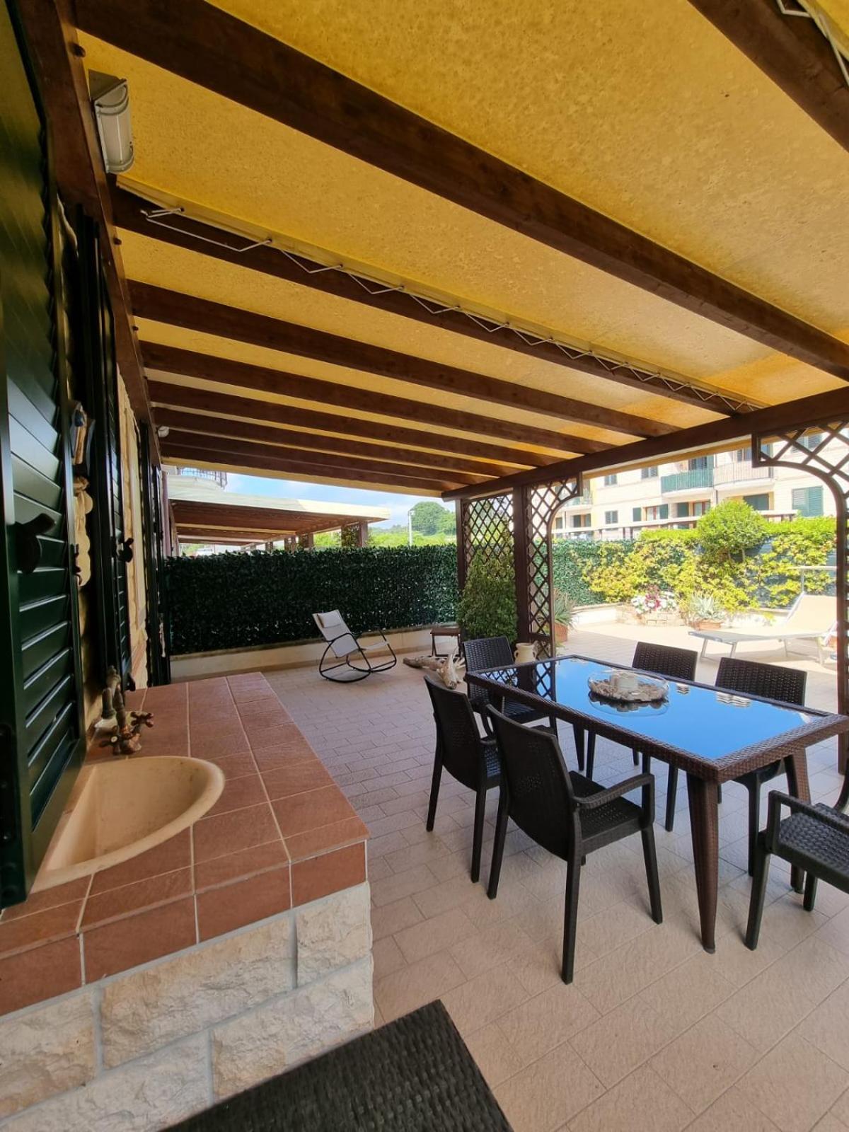 Petite Maison view 3
