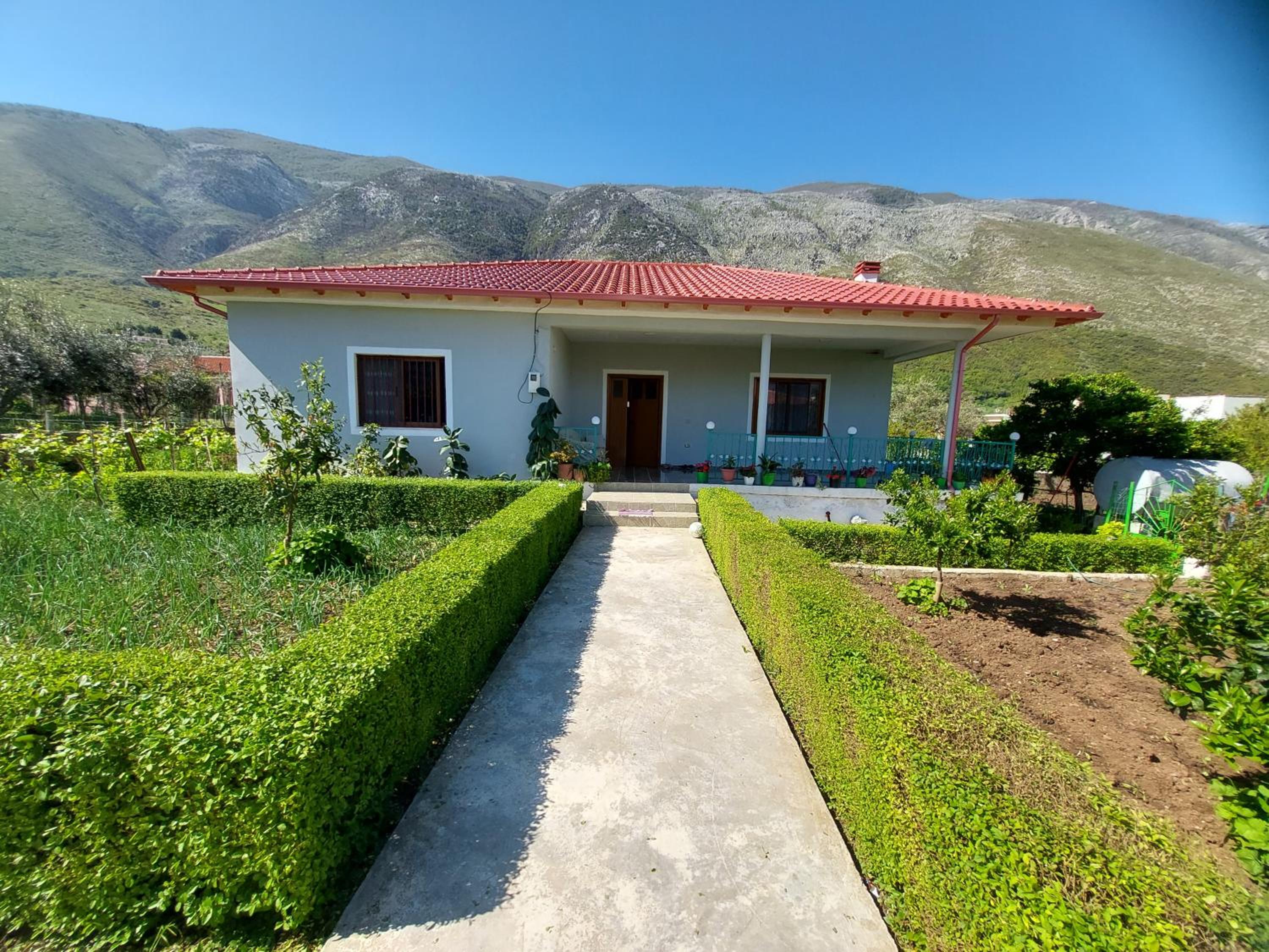 Flowery House near the Sea and the Mountain photo 1