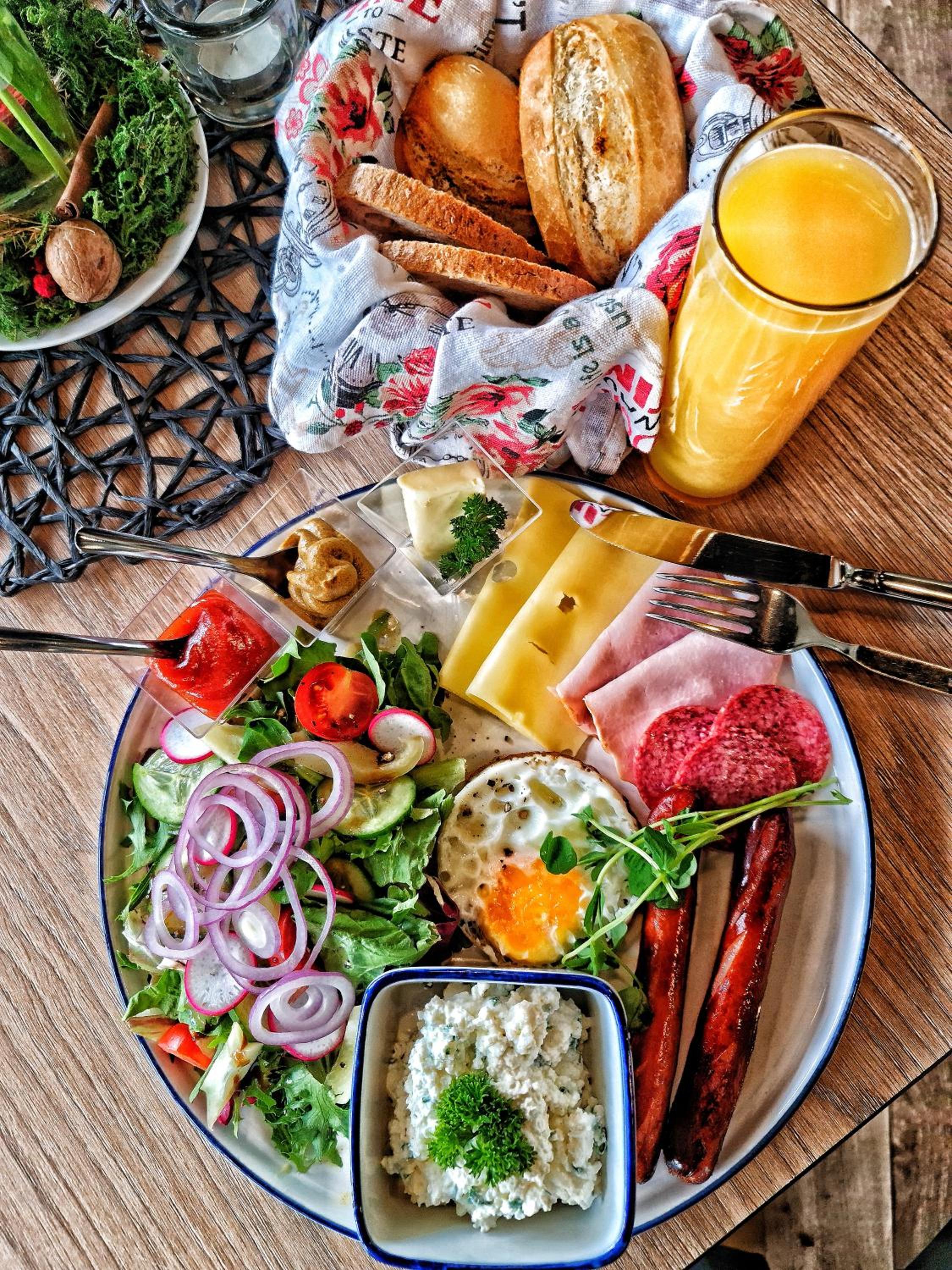 breakfast buffet