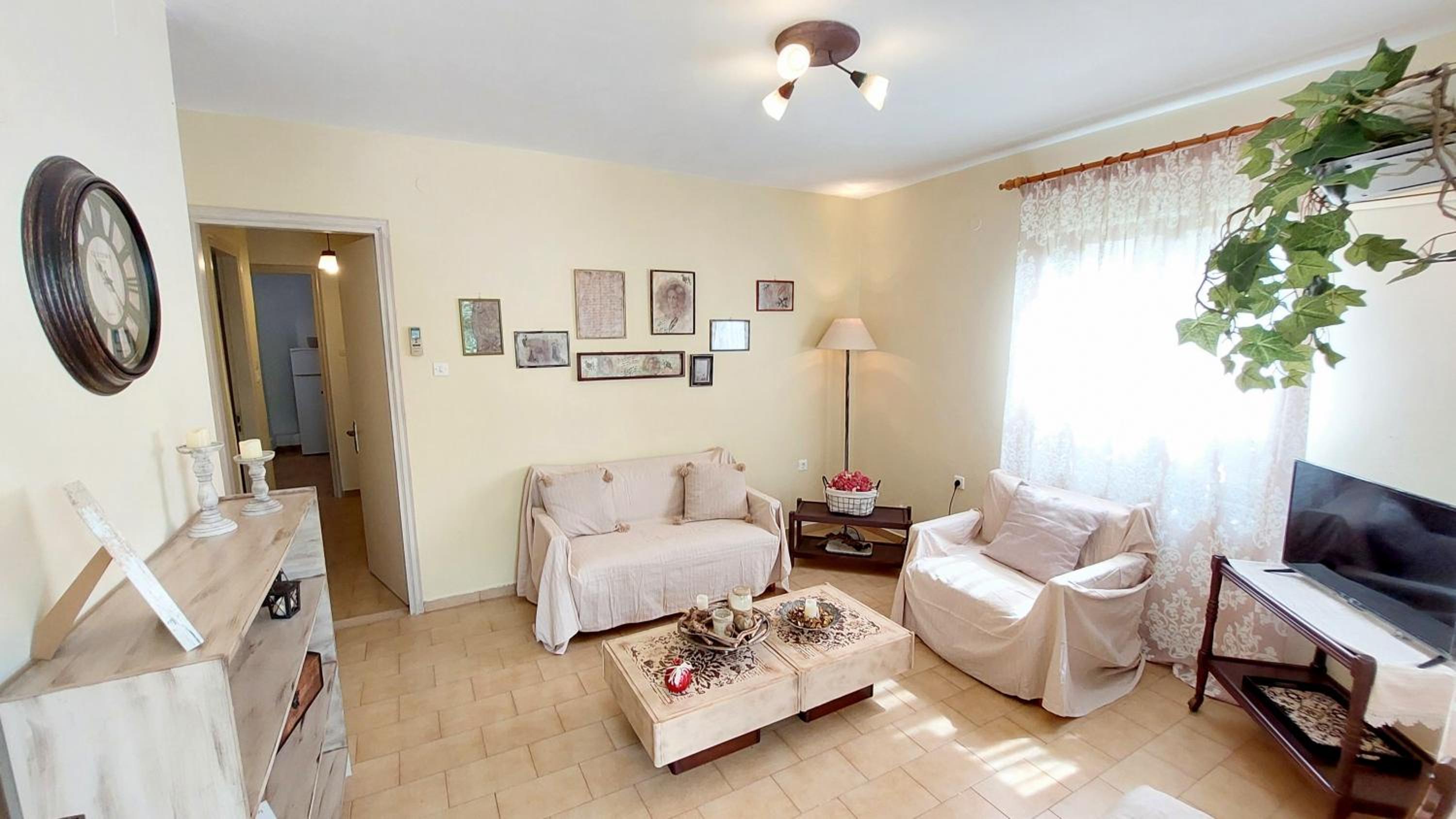 Lourantos Studios & Apartments
