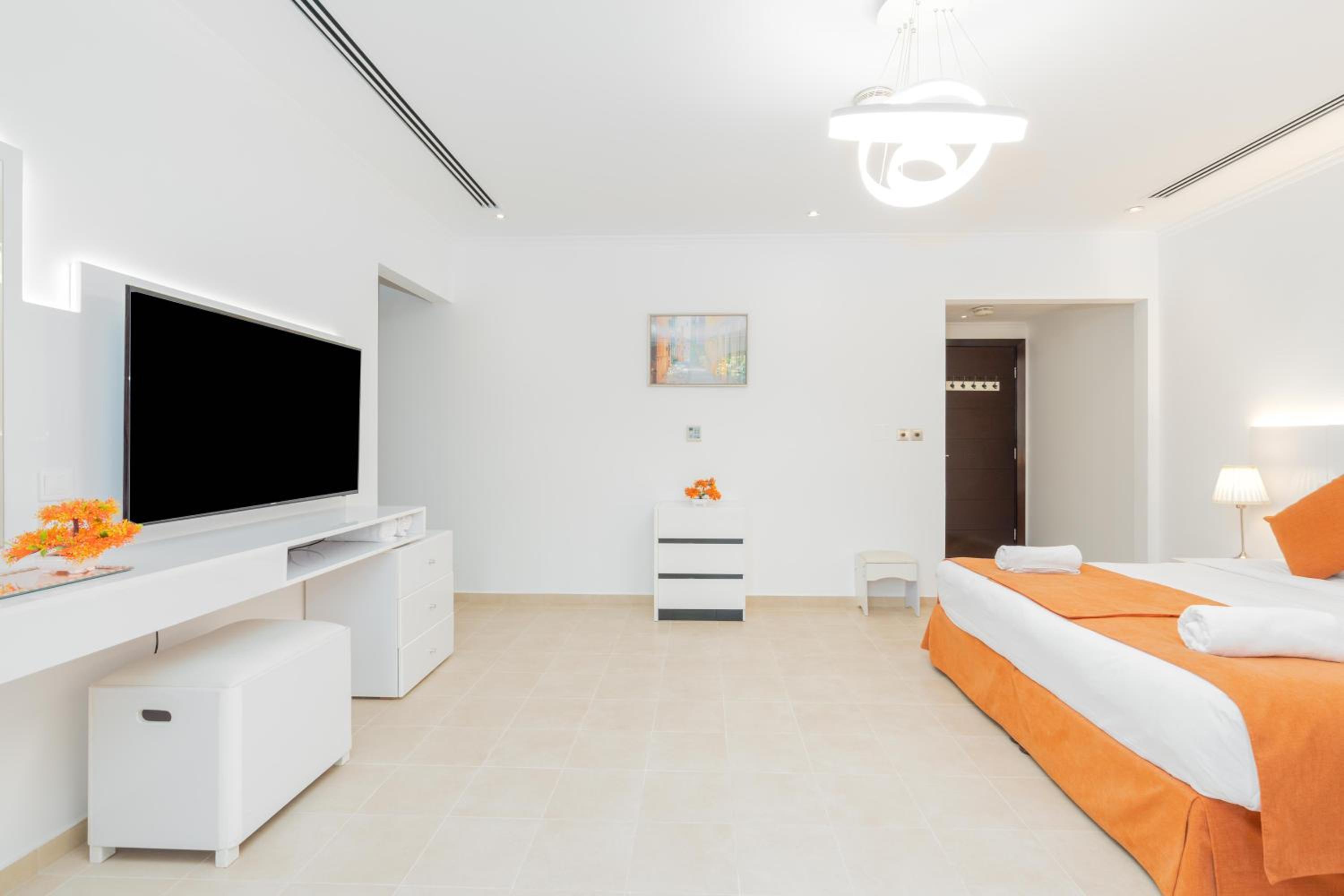 Dubai Marina Villa up 20 guest huge Private Pool