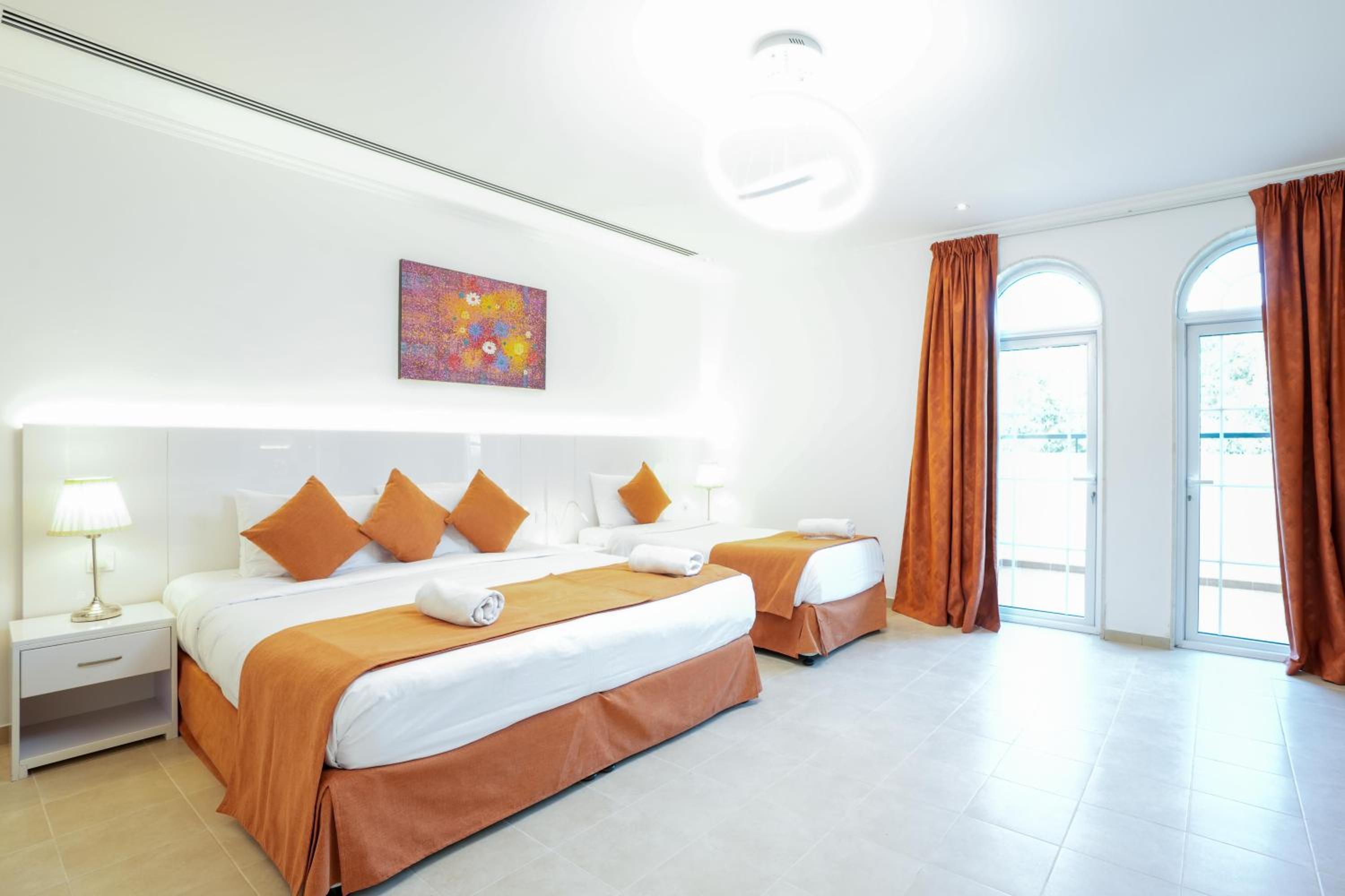 Dubai Marina Villa up 20 guest huge Private Pool