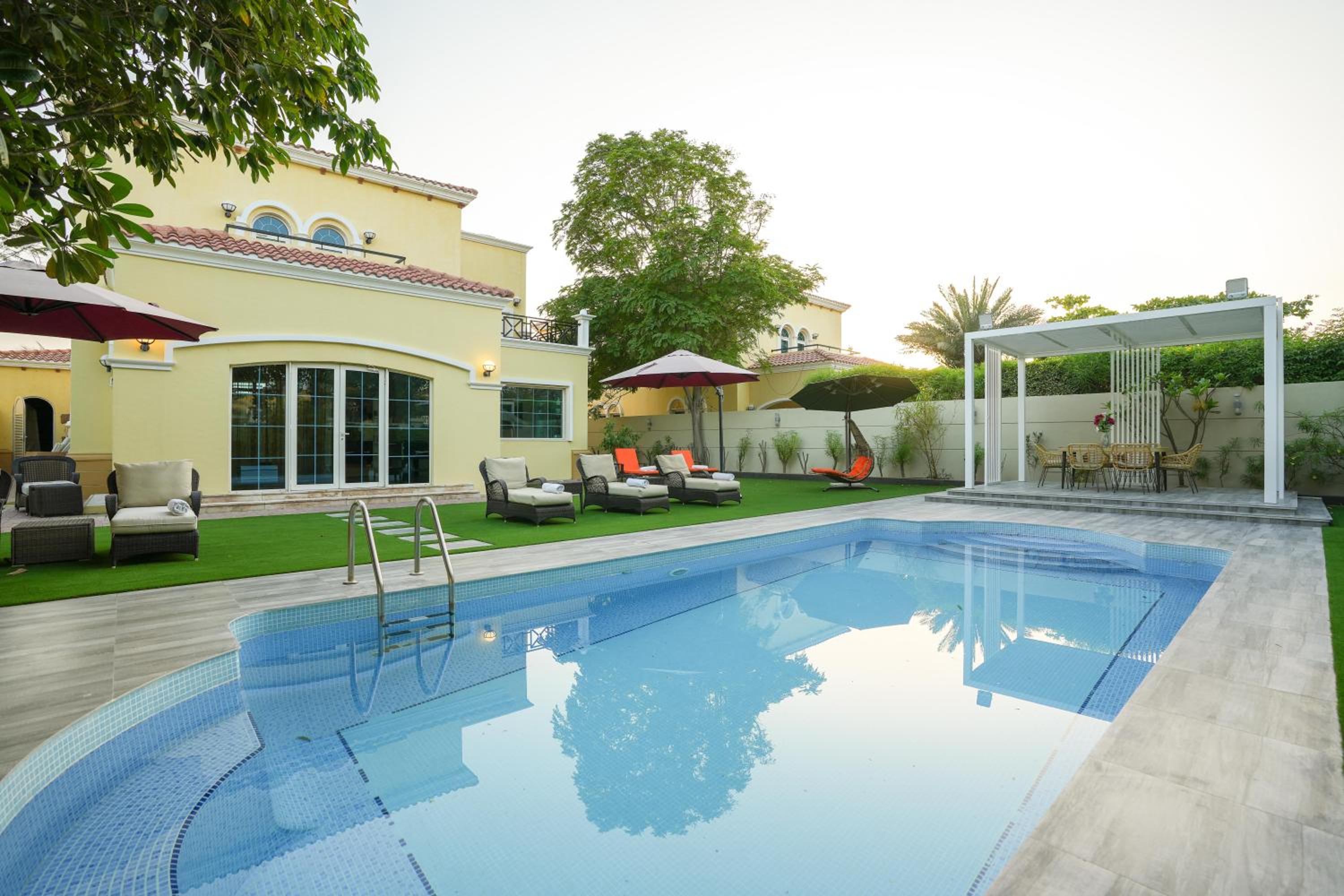 Dubai Marina Villa up 20 guest huge Private Pool
