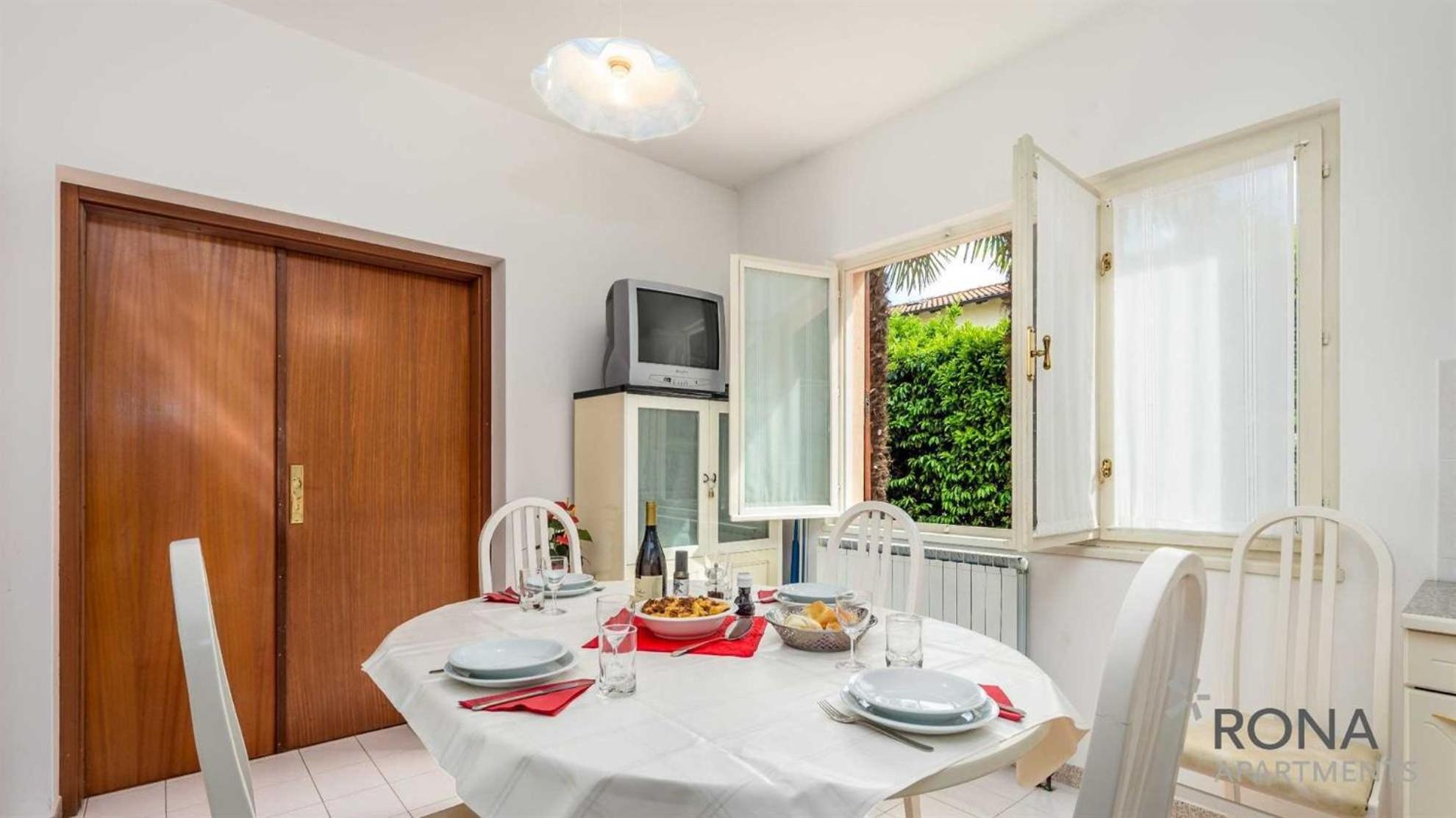 Rona Apartments Ani