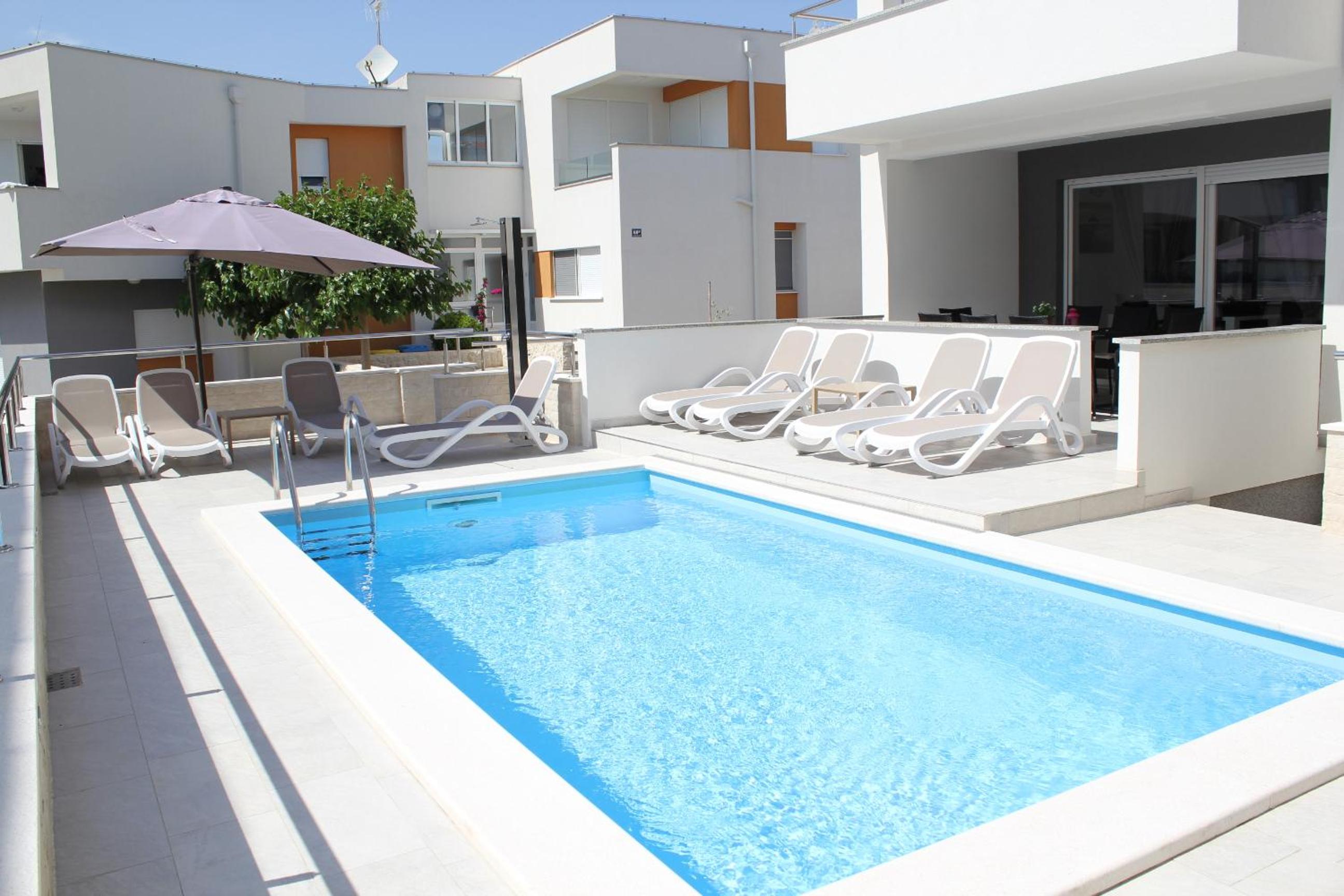 Villa Lumada Pool Apartments view 4