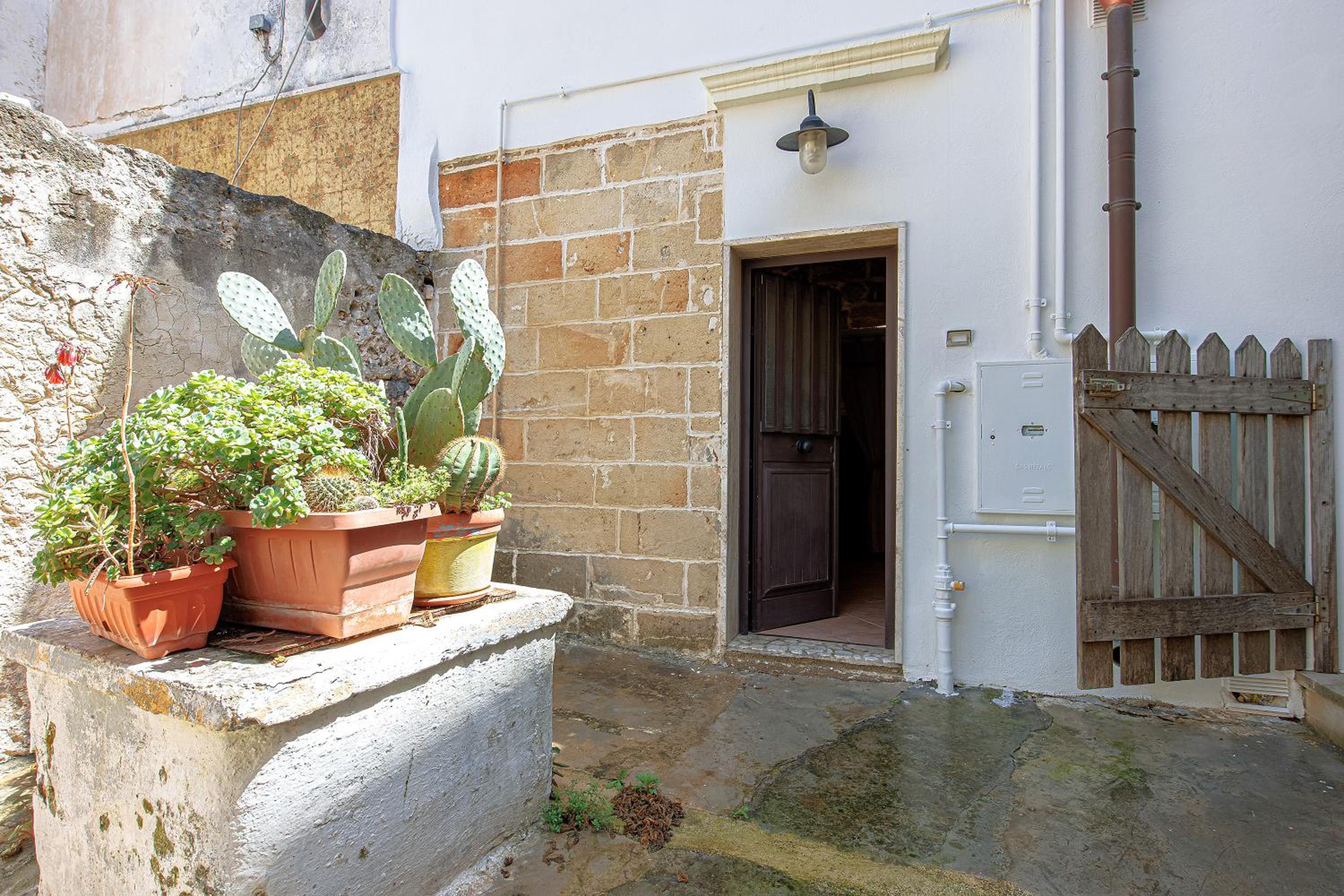 Exedra Holiday House