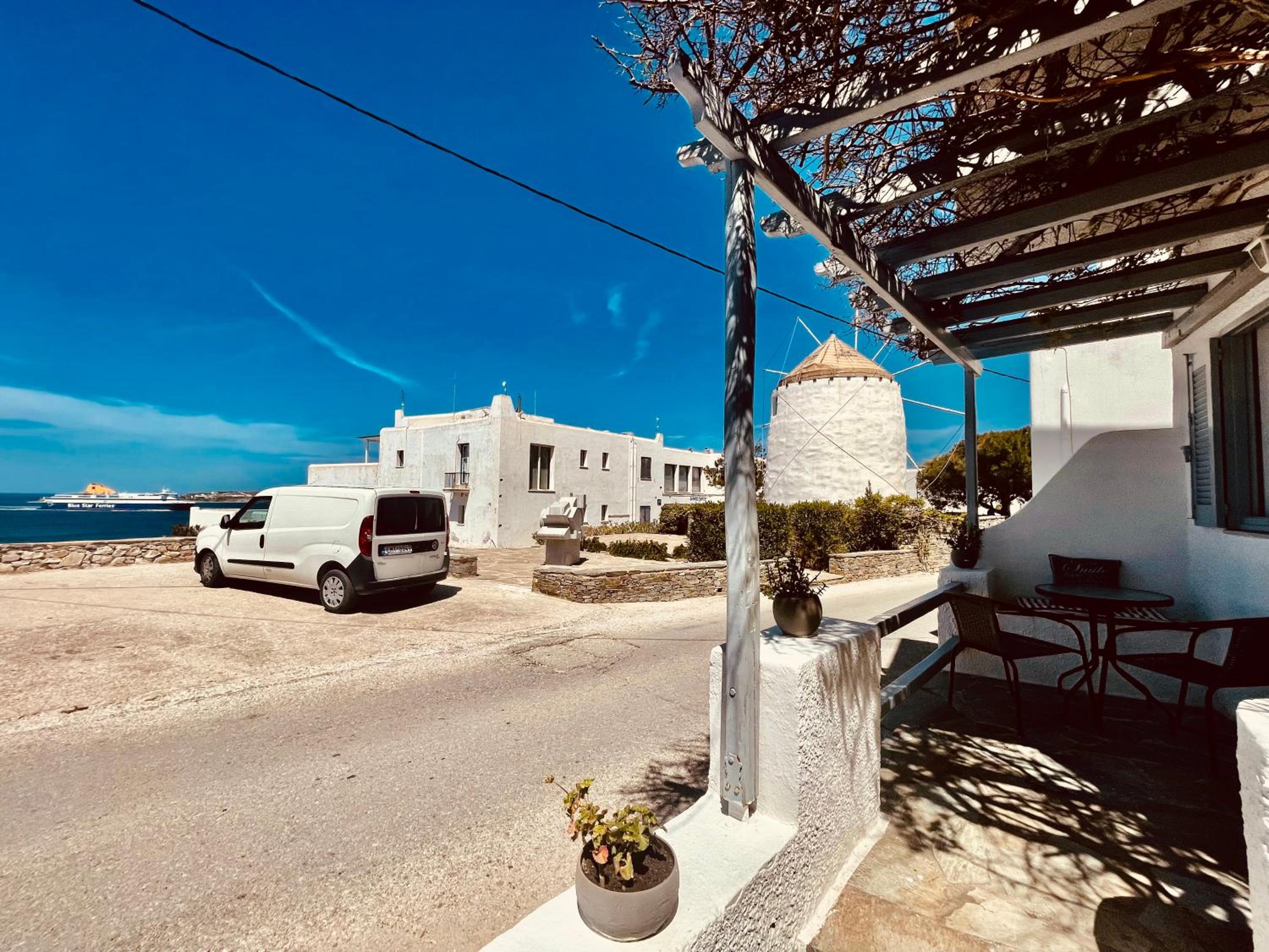 Santanna White Houses