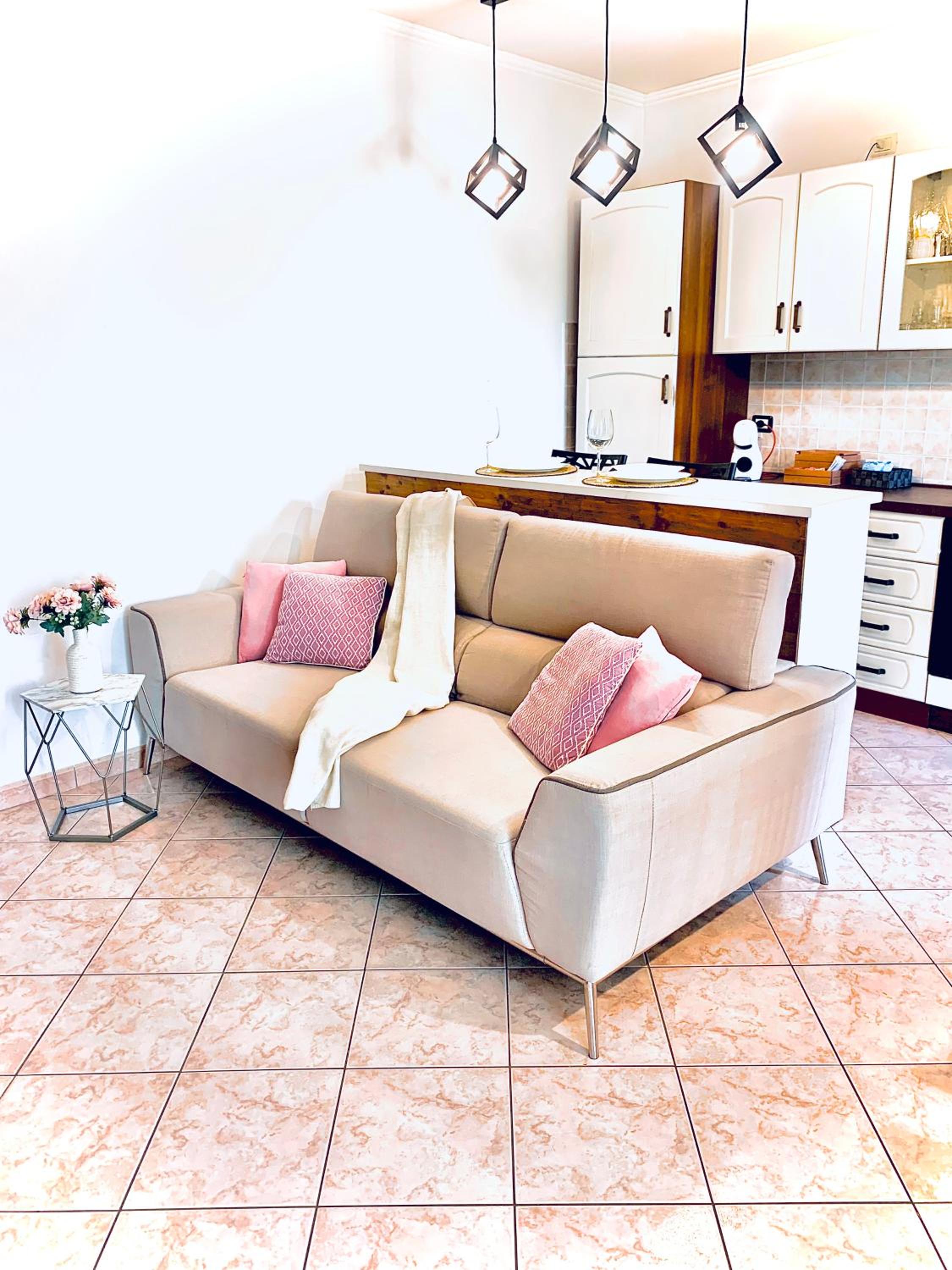 Eleonora Home photo 2