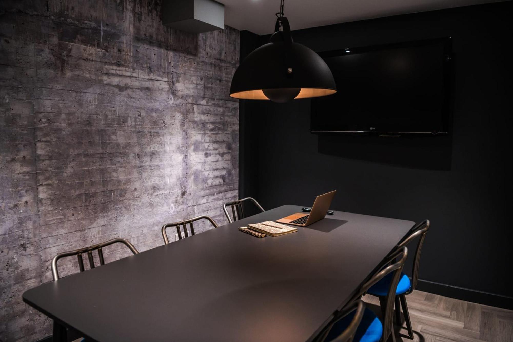 Bright Studios and Ensuite Bedrooms at McDonald Road in Edinburgh