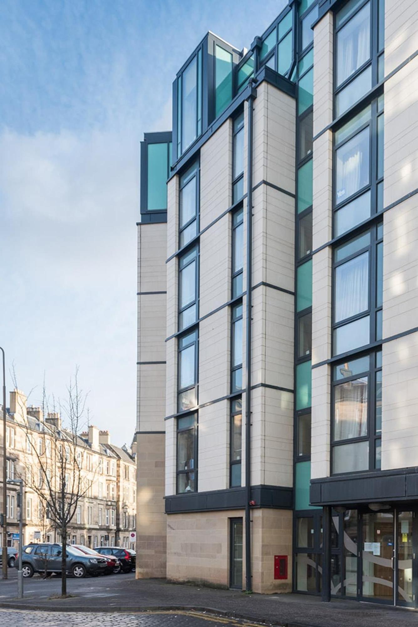 Bright Studios and Ensuite Bedrooms at McDonald Road in Edinburgh