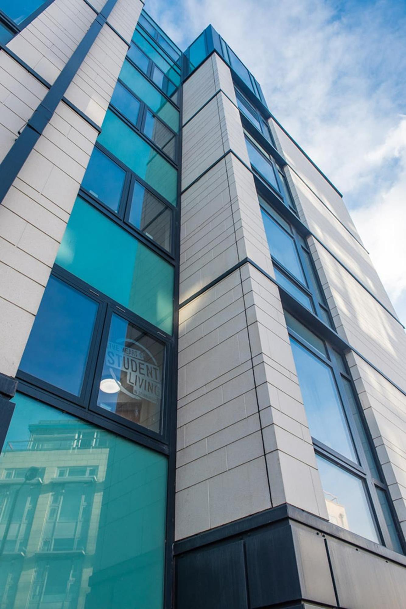 Bright Studios and Ensuite Bedrooms at McDonald Road in Edinburgh