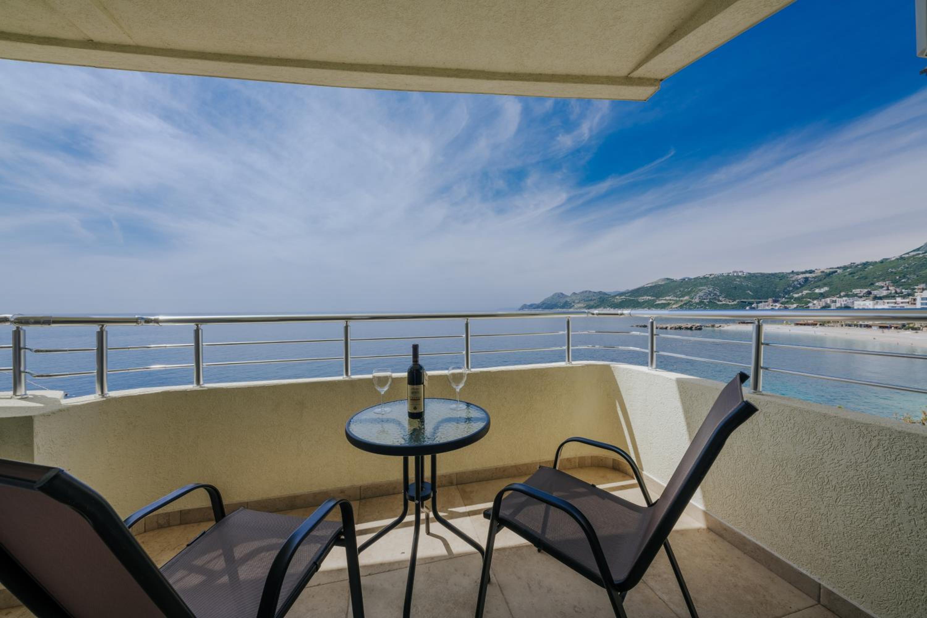 MonteCasa Seaview Rooms view 5