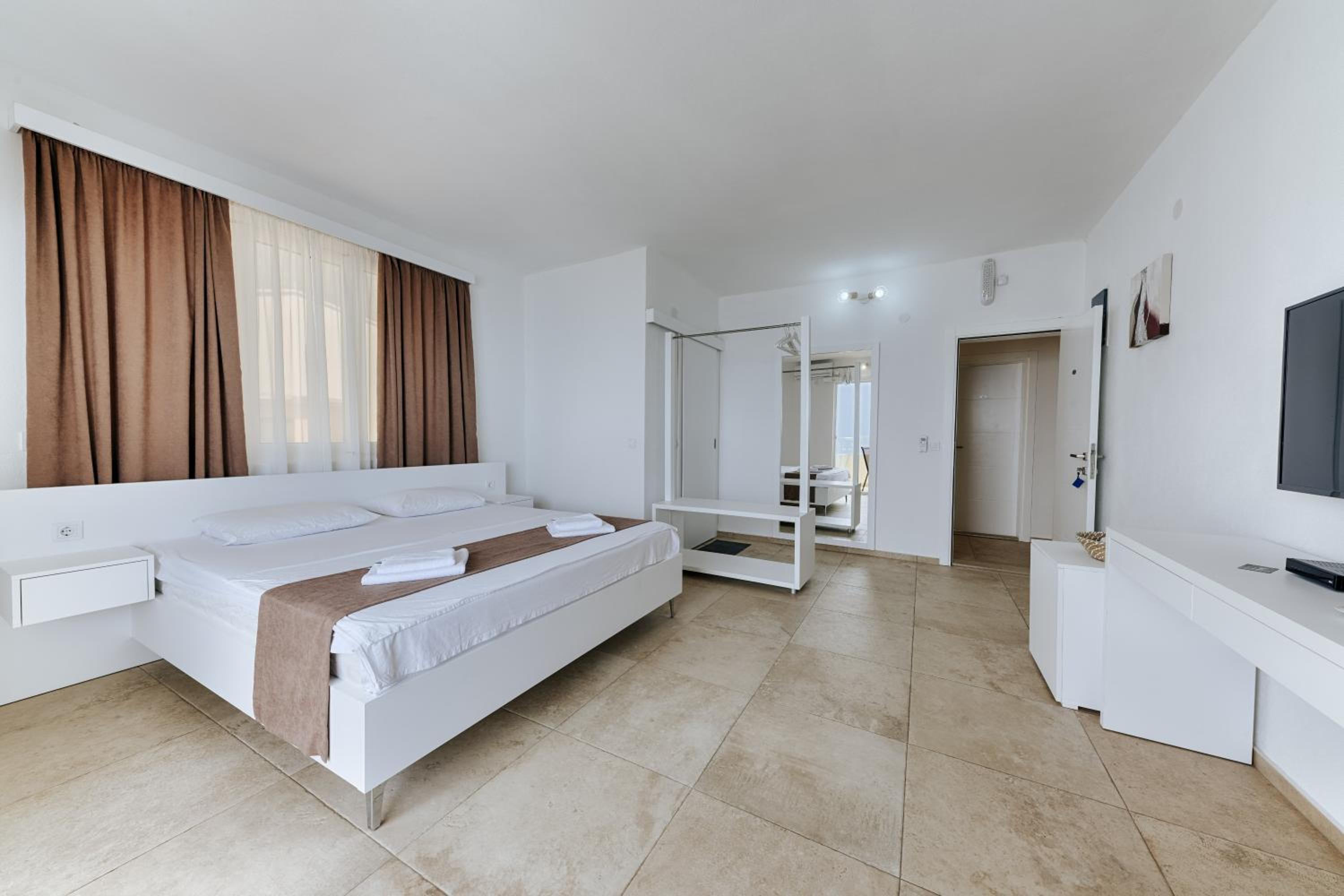 MonteCasa Seaview Rooms view 2