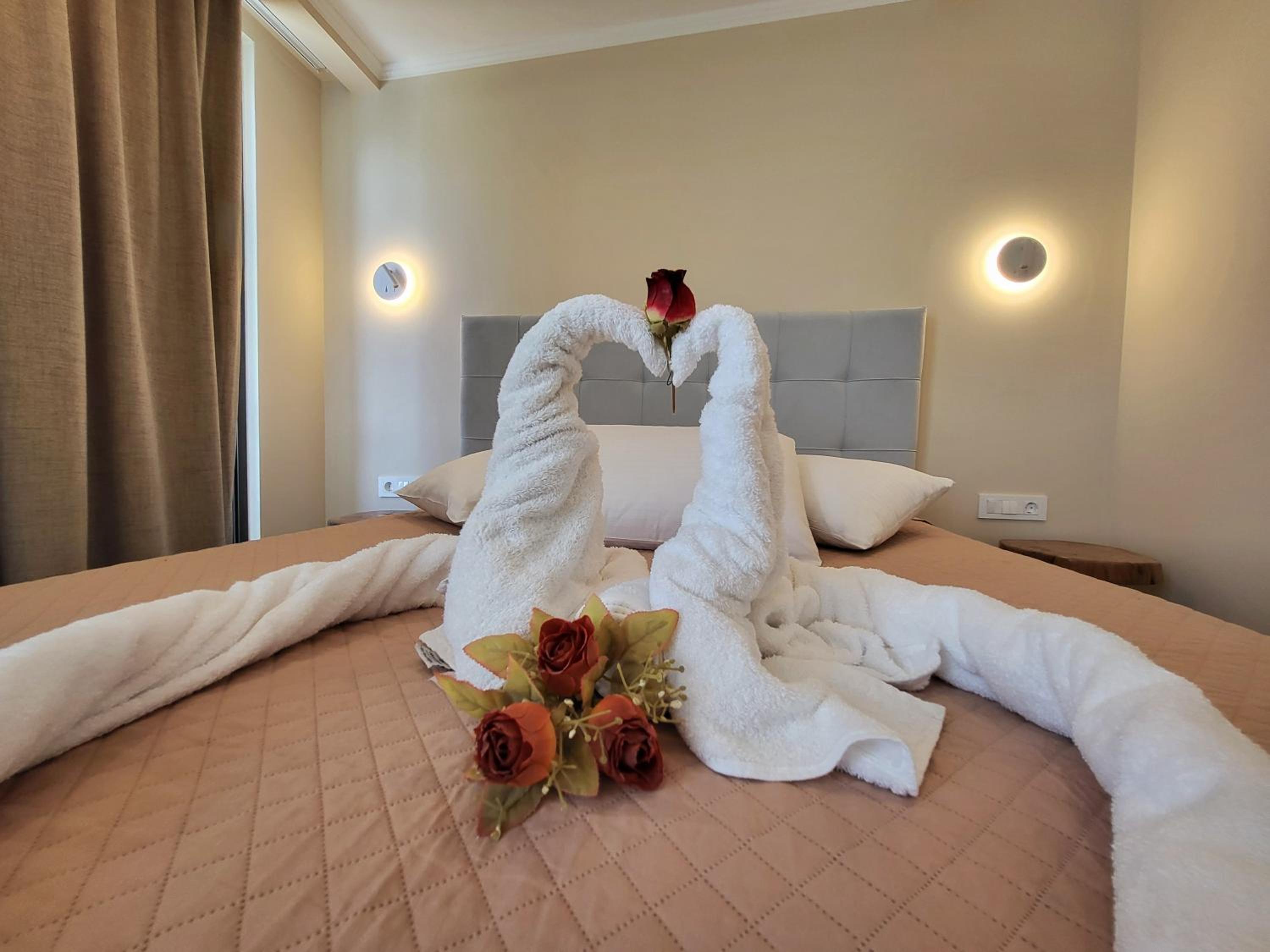 Paradise Hotel & Bar photo 2