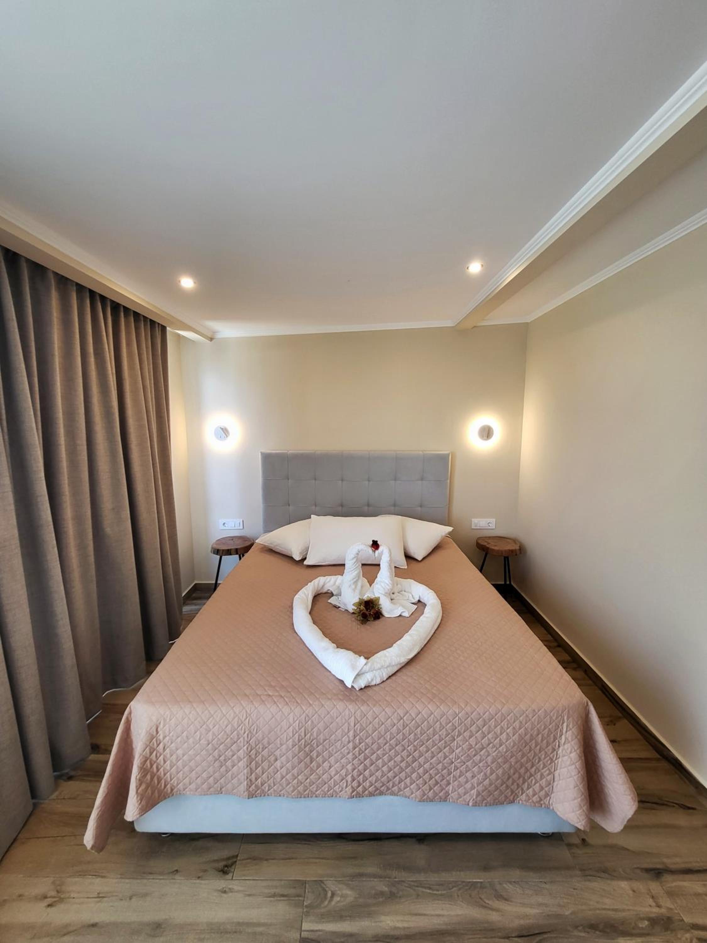 Paradise Hotel & Bar photo 3