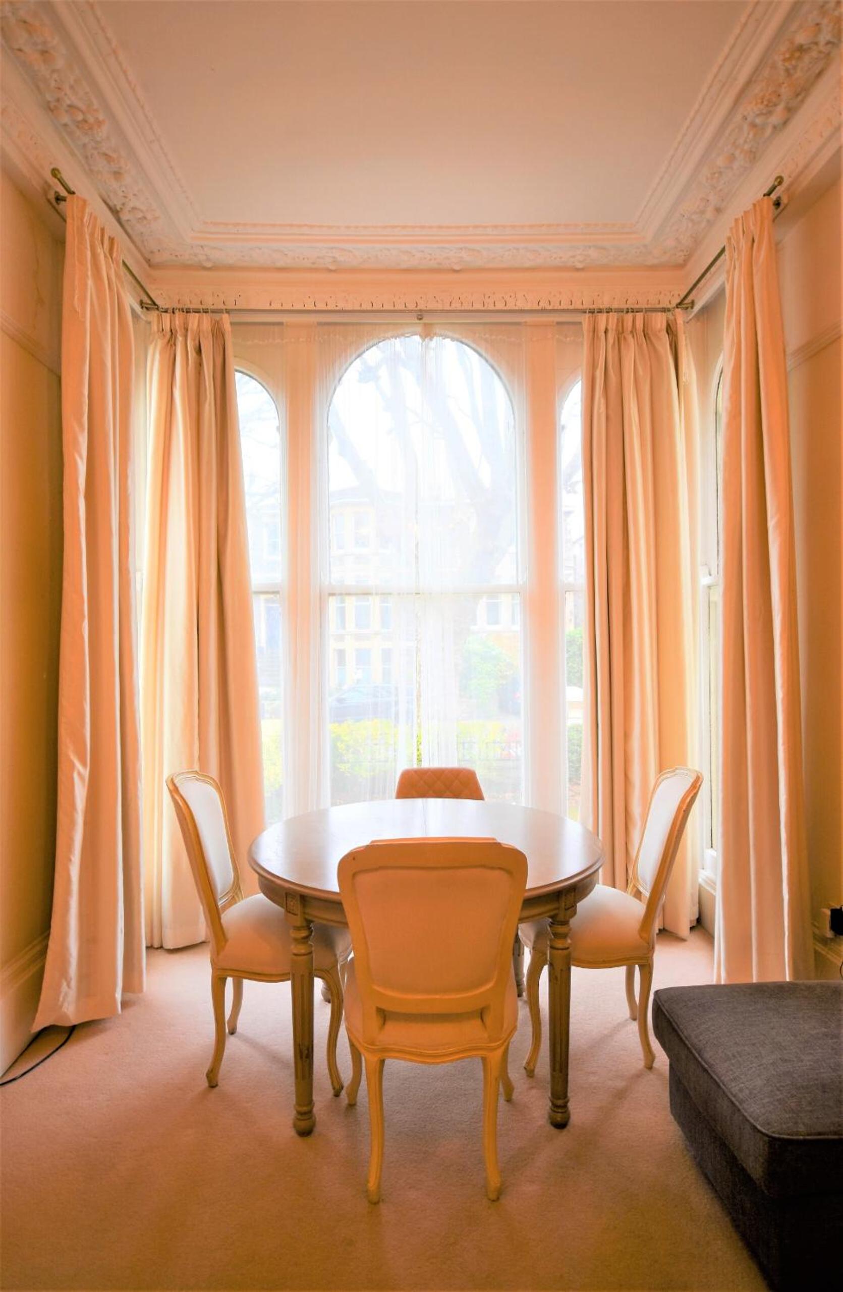 Peaceful & Pretty 2 bedroom flat near Clifton