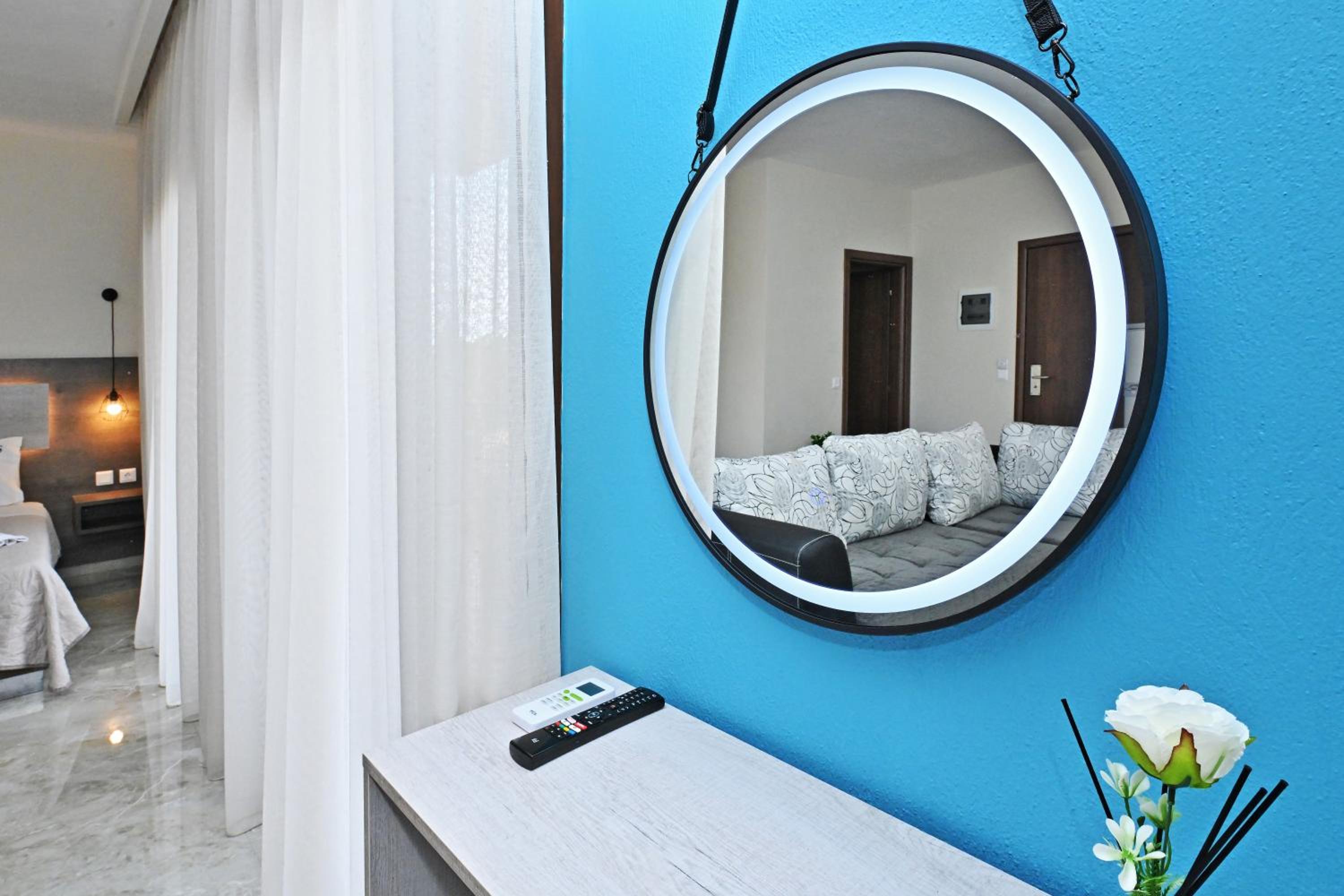 Sinodinos Deluxe Apartments view 2