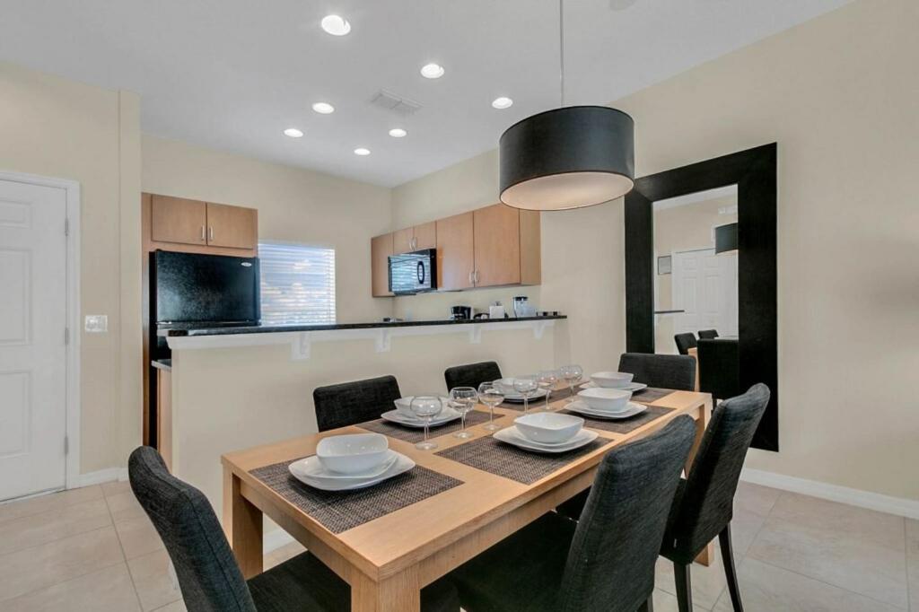 ENCHANTING ESCAPE - 2 BEDROOMS NEAR DISNEY! (3018)