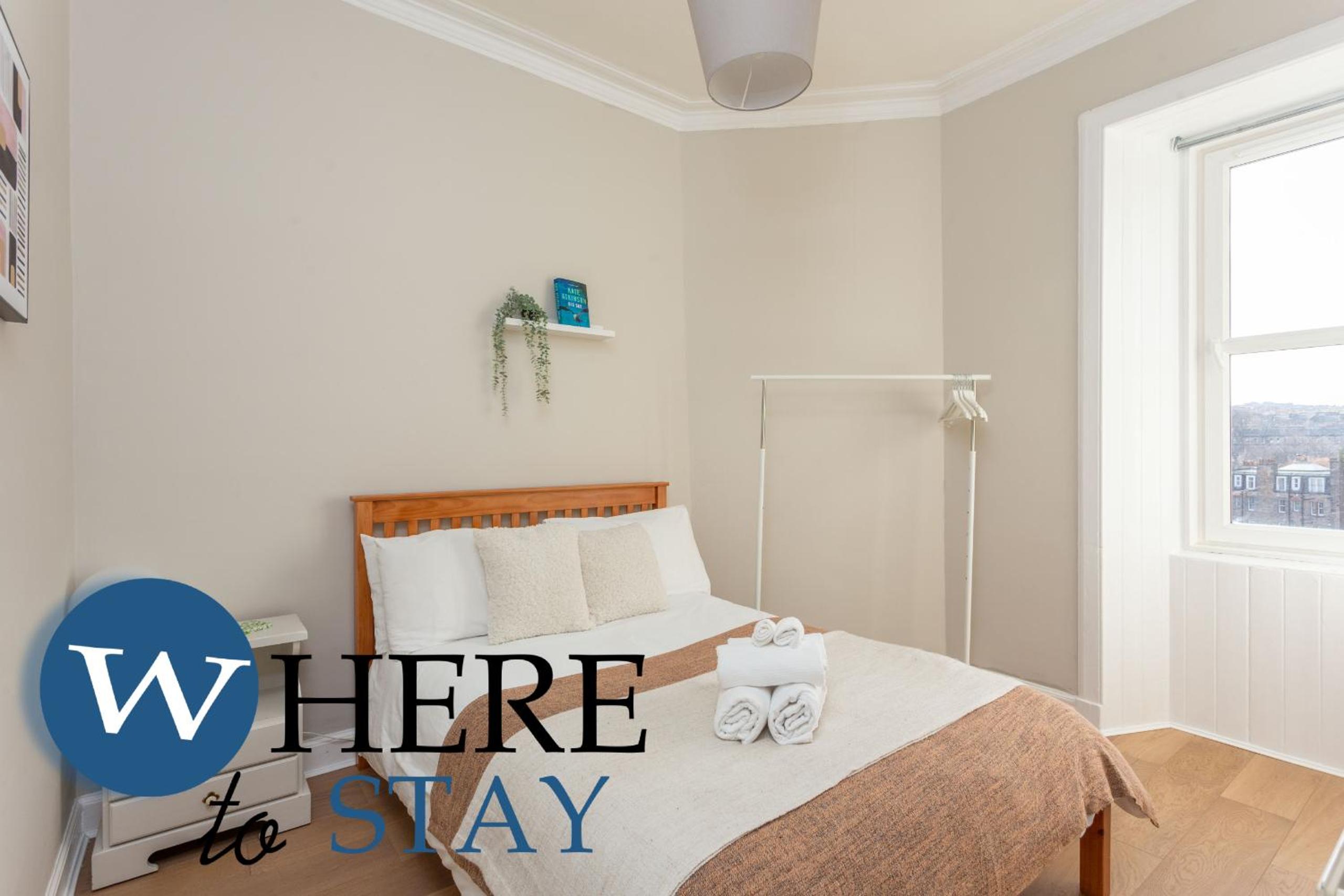 Bright 2 bed apartment by Rodney st view 3