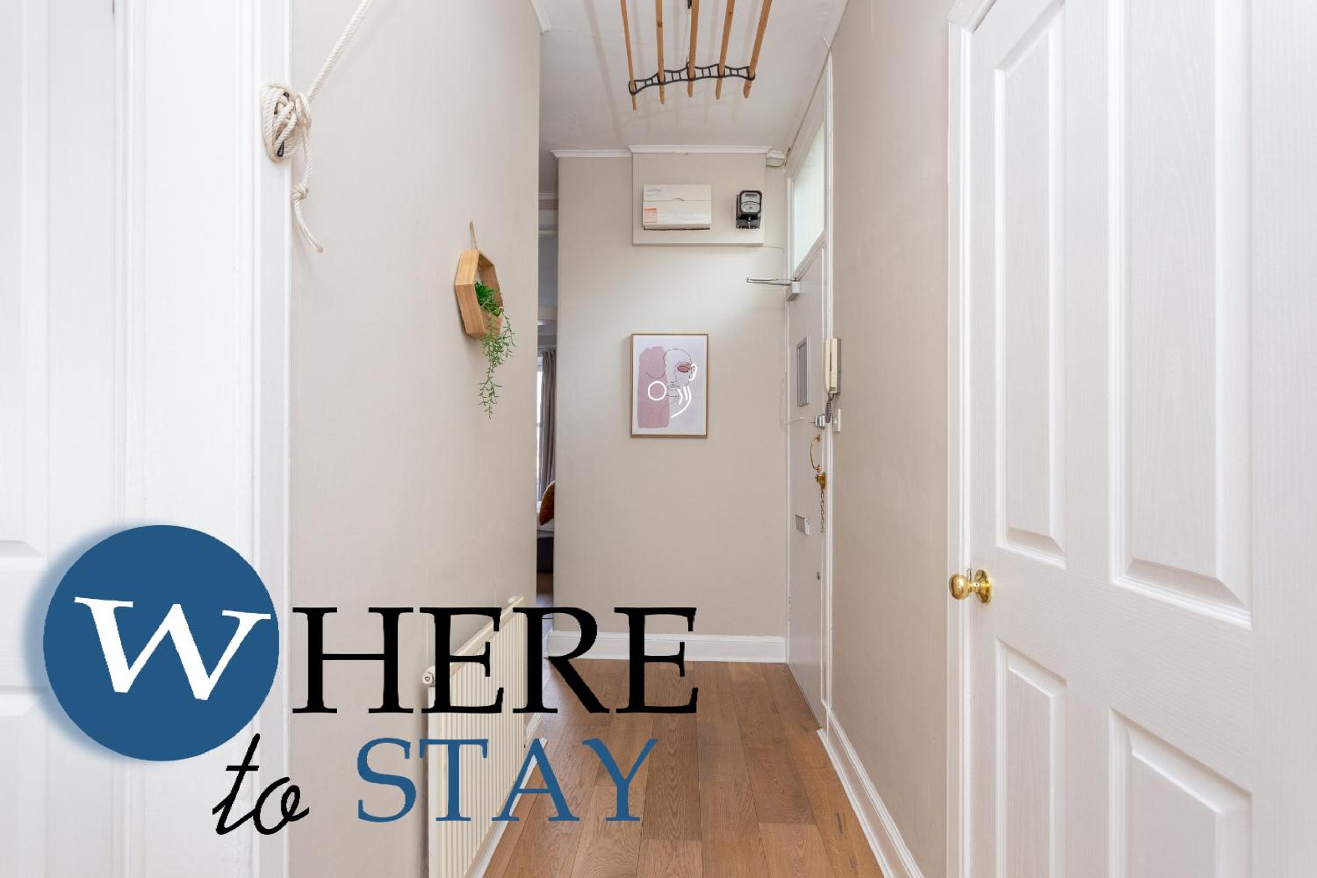 Bright 2 bed apartment by Rodney st view 2