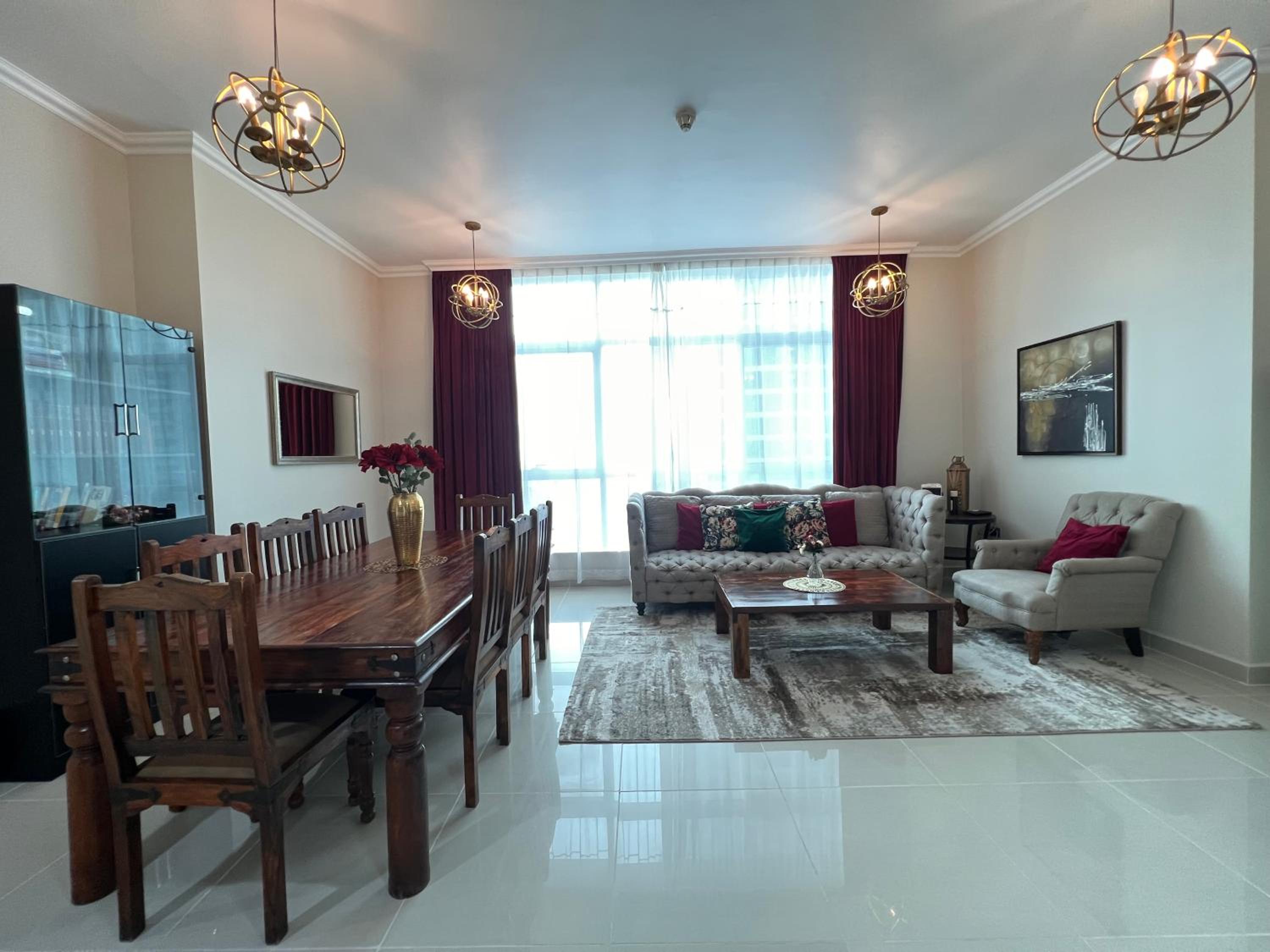 Two Continents Holiday Homes - Marina & Sea View 3 bedrooms Apartment