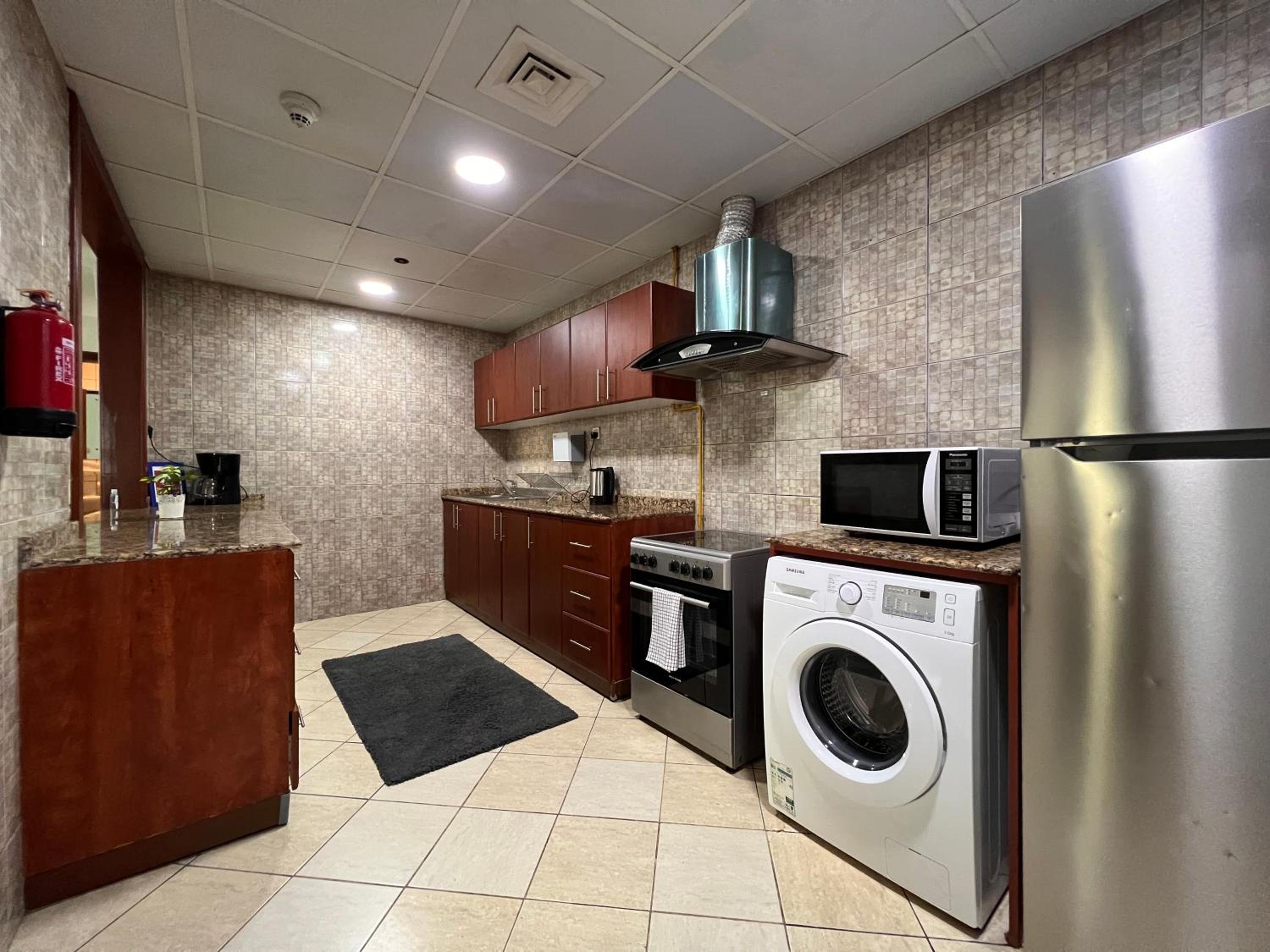 Two Continents Holiday Homes - Marina & Sea View 3 bedrooms Apartment