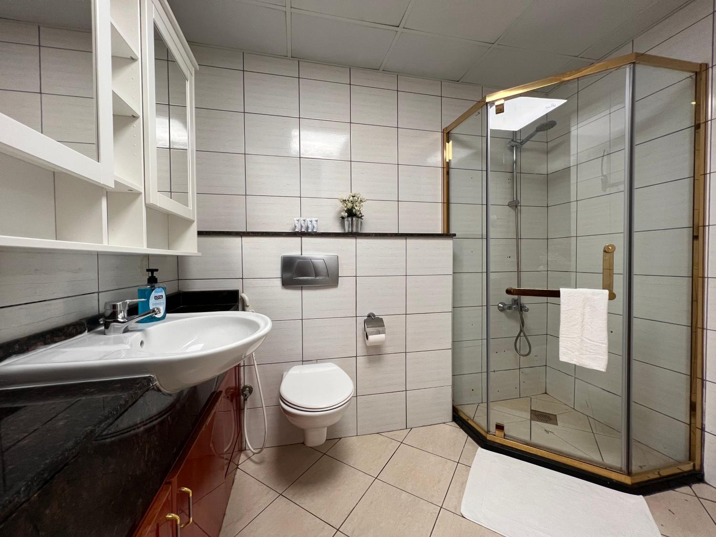 Two Continents Holiday Homes - Marina & Sea View 3 bedrooms Apartment