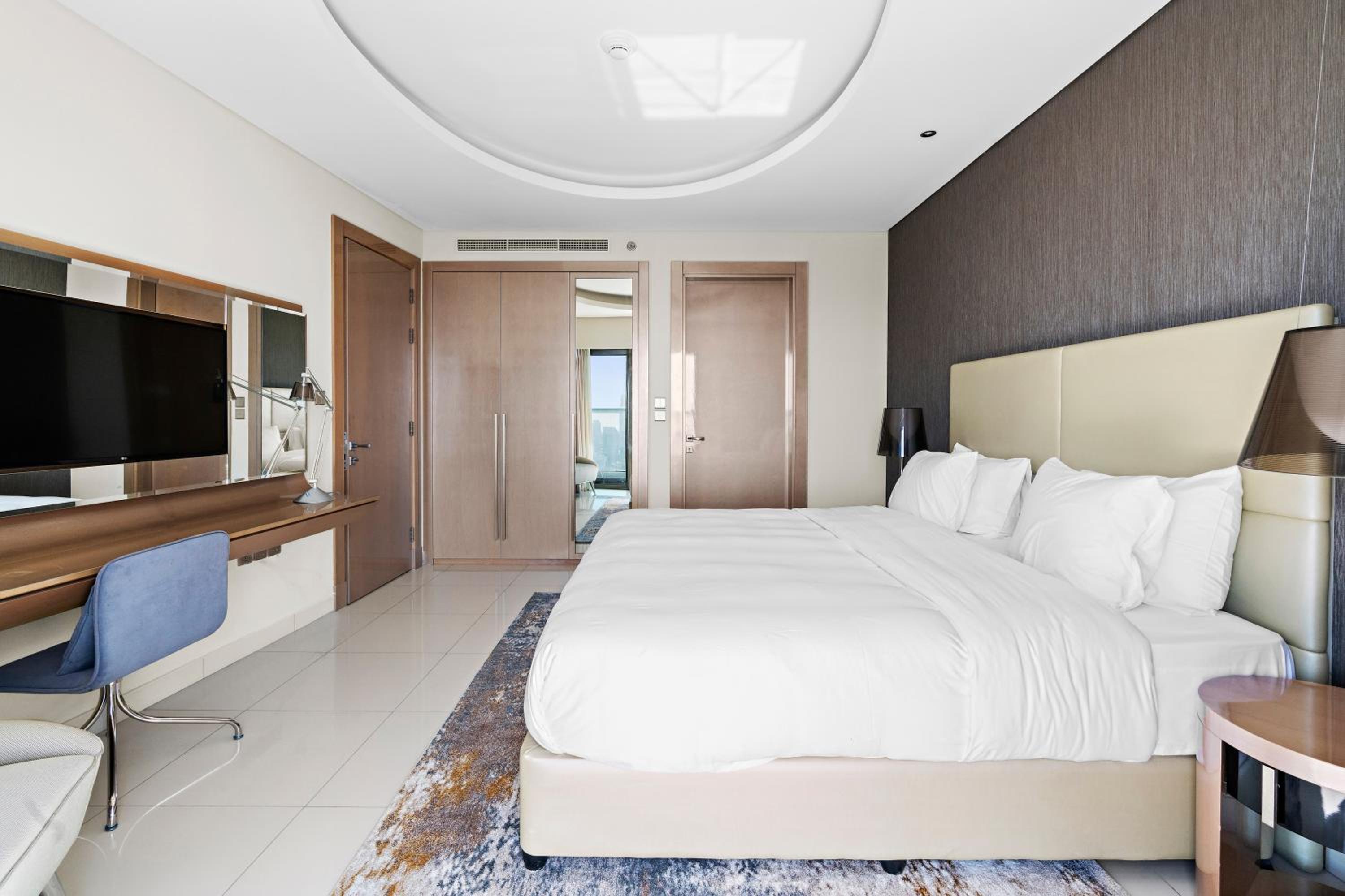 ALiving Luxury 1BR Paramount Tower Business bay with Burj Khalifa View 6203