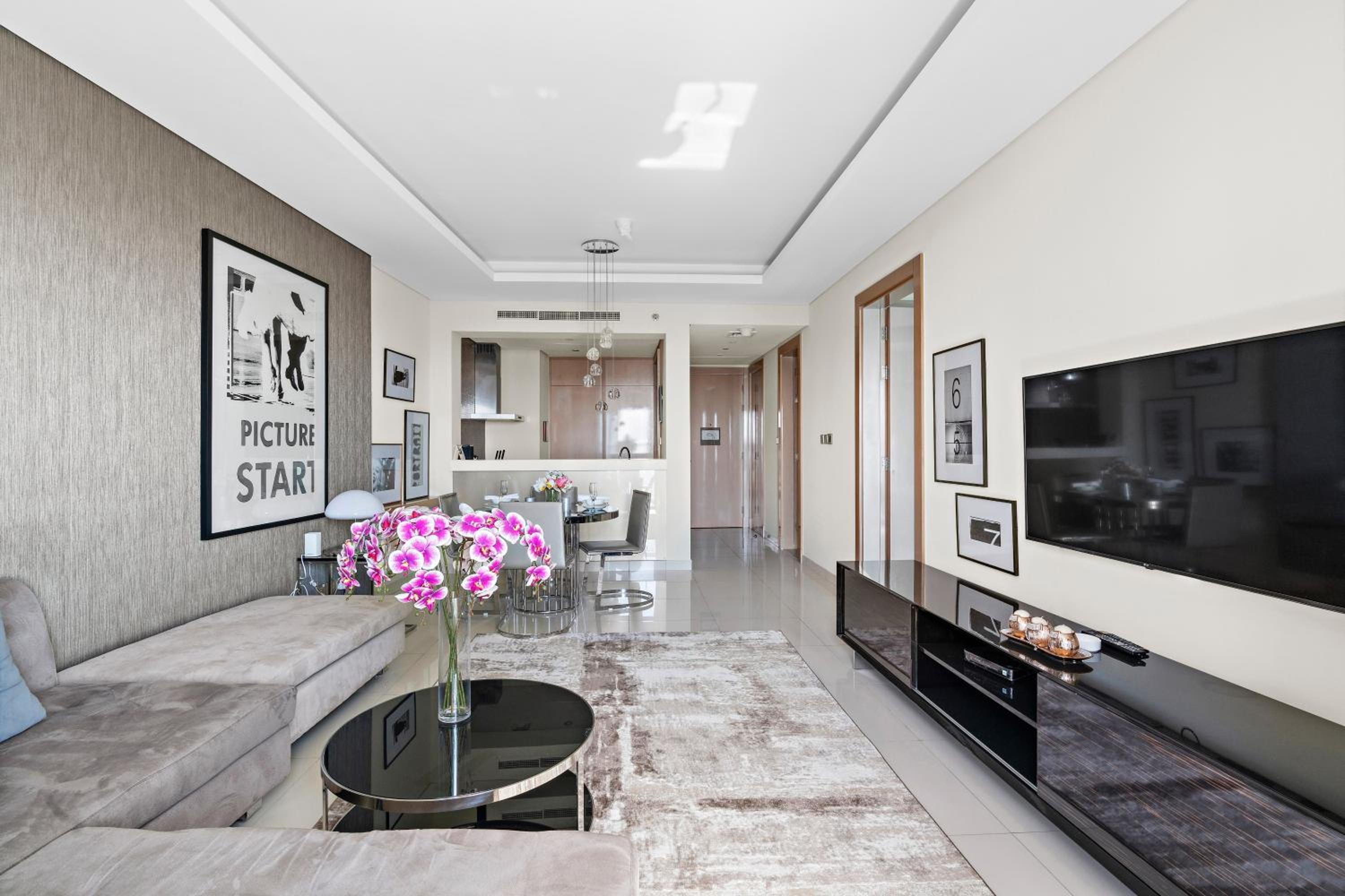 ALiving Luxury 1BR Paramount Tower Business bay with Burj Khalifa View 6203
