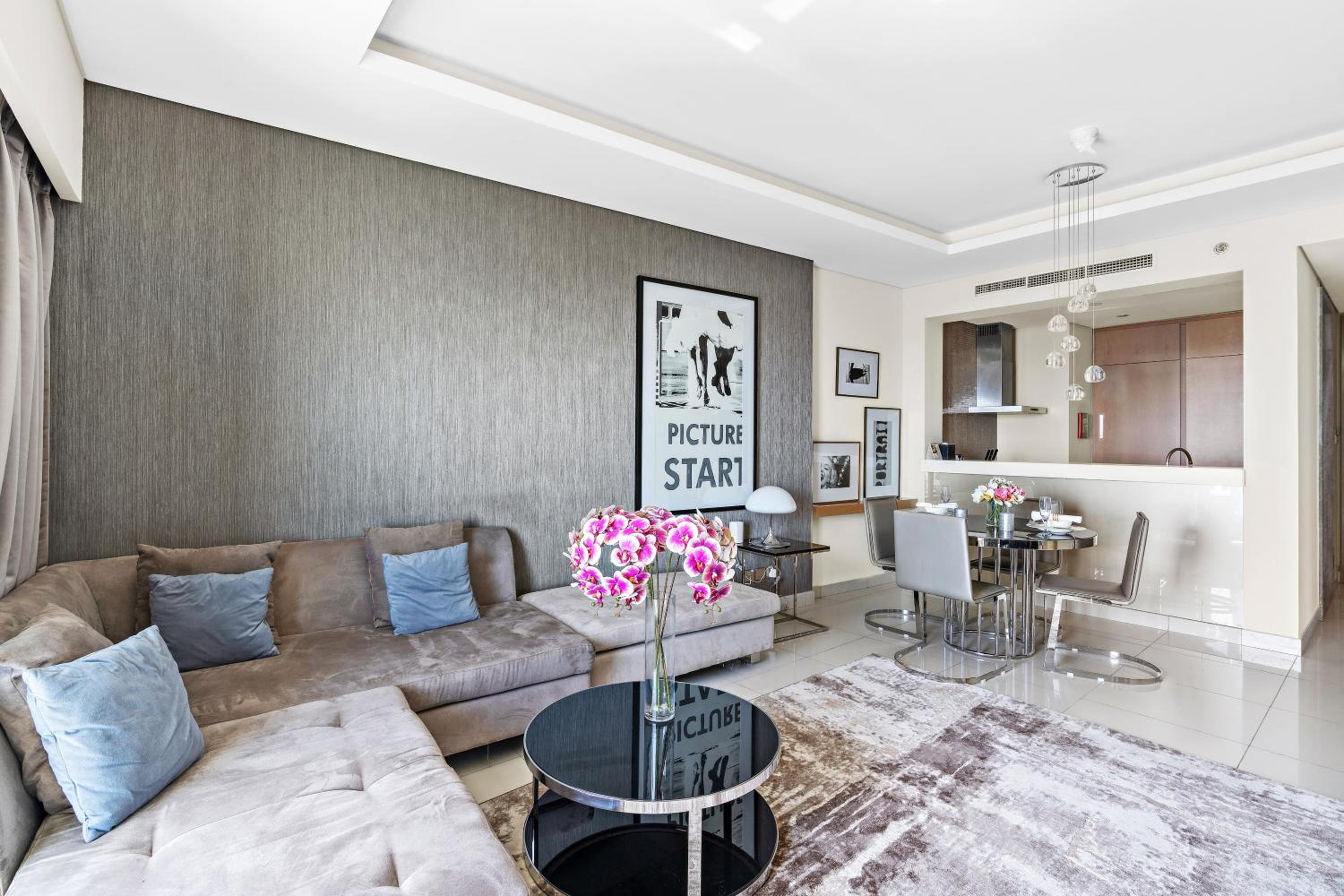 ALiving Luxury 1BR Paramount Tower Business bay with Burj Khalifa View 6203