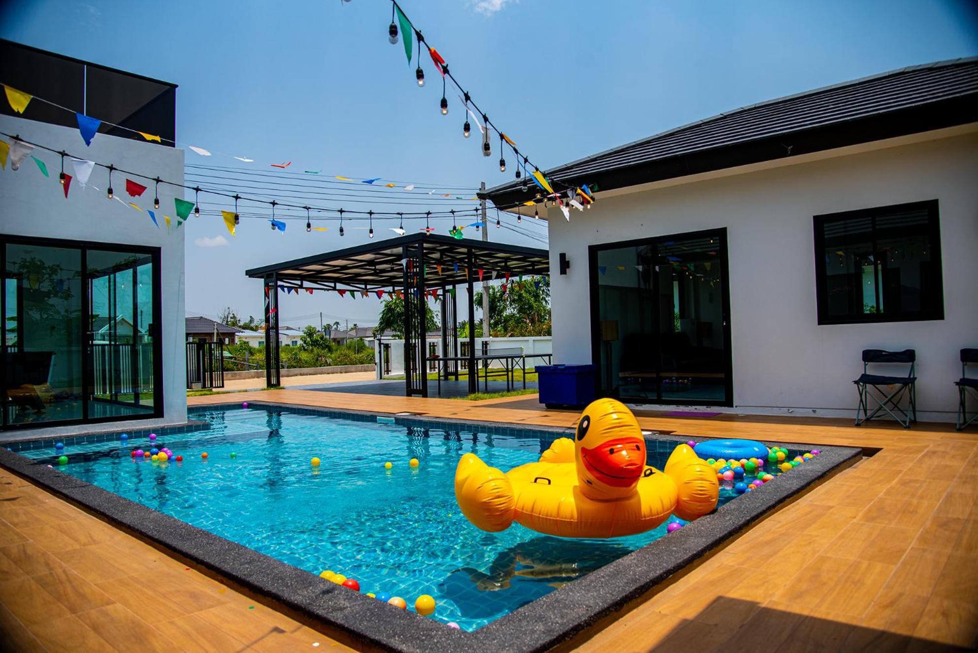 Ken's Pool Villa