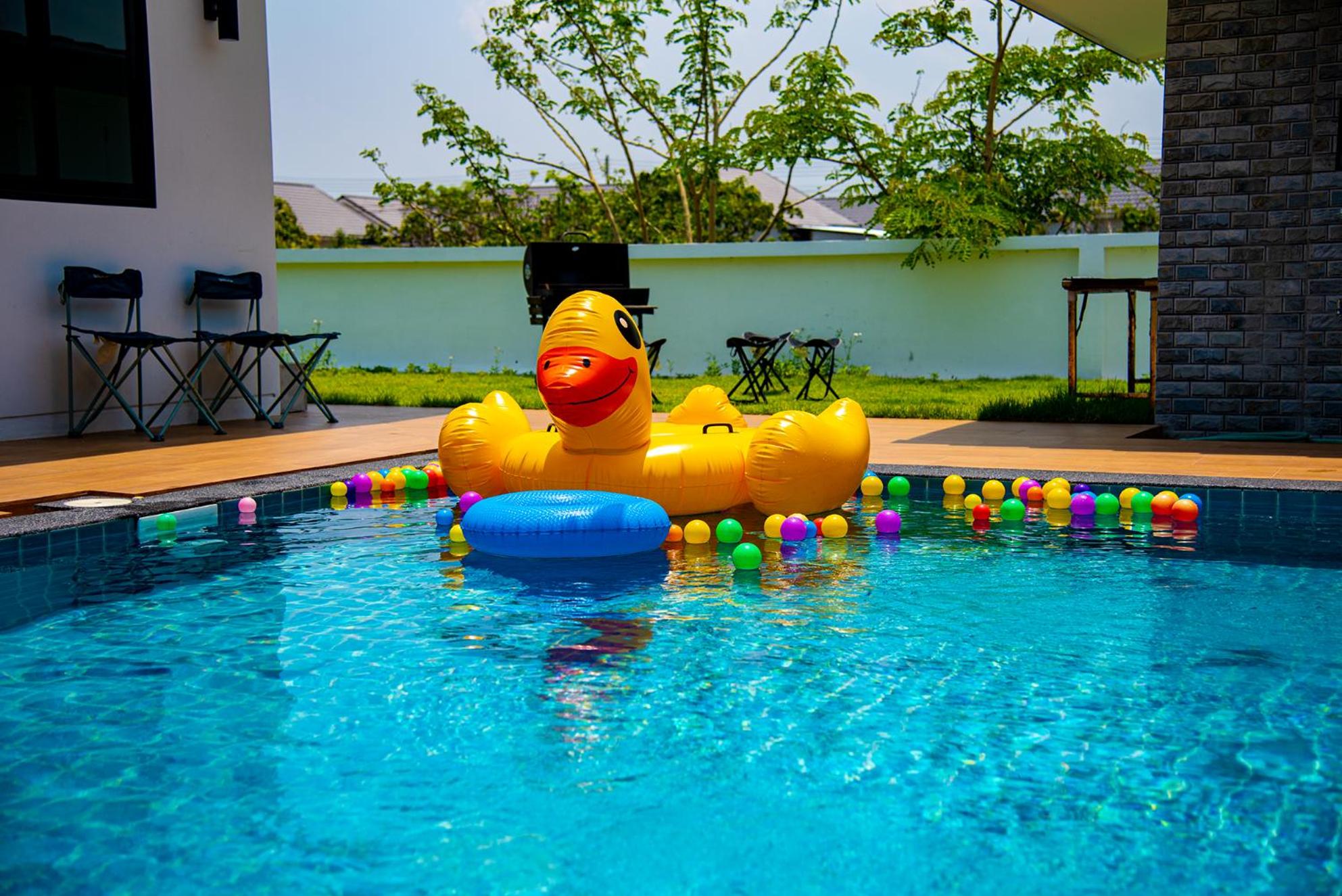 Ken's Pool Villa
