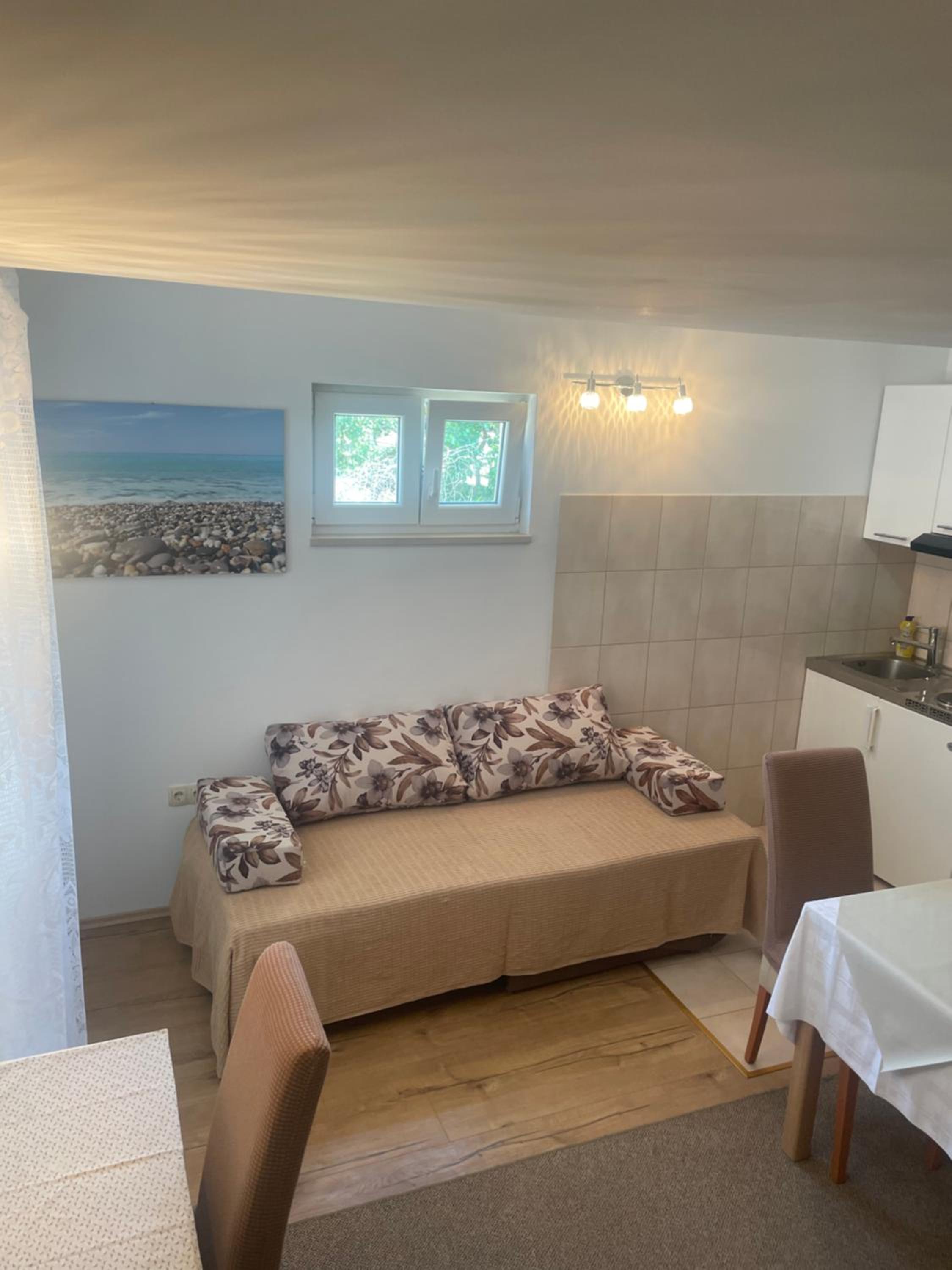 Gallery for two, near the beach and the center of Jelsa