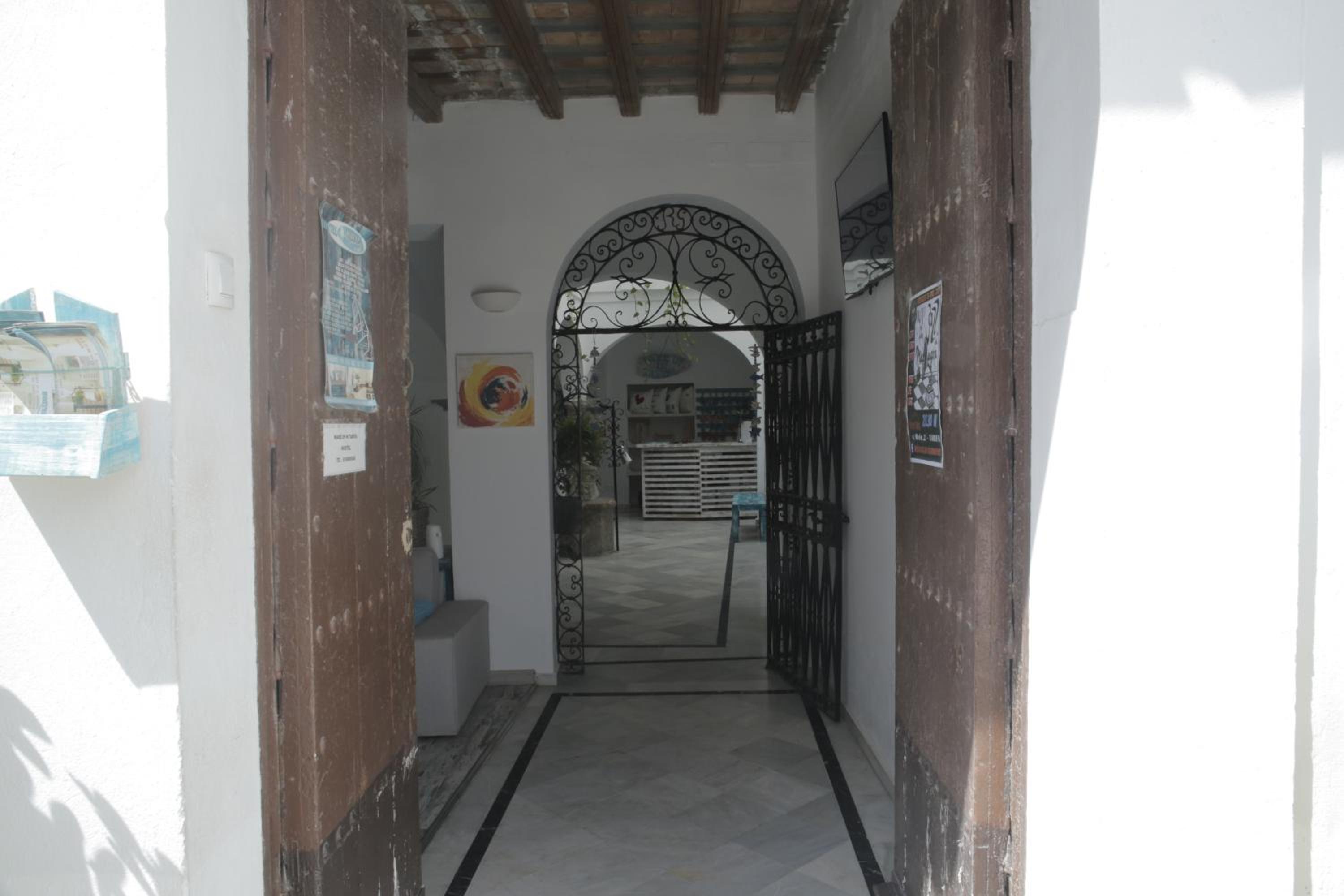 Wake up in Tarifa Hostel & Restaurant Lounge
