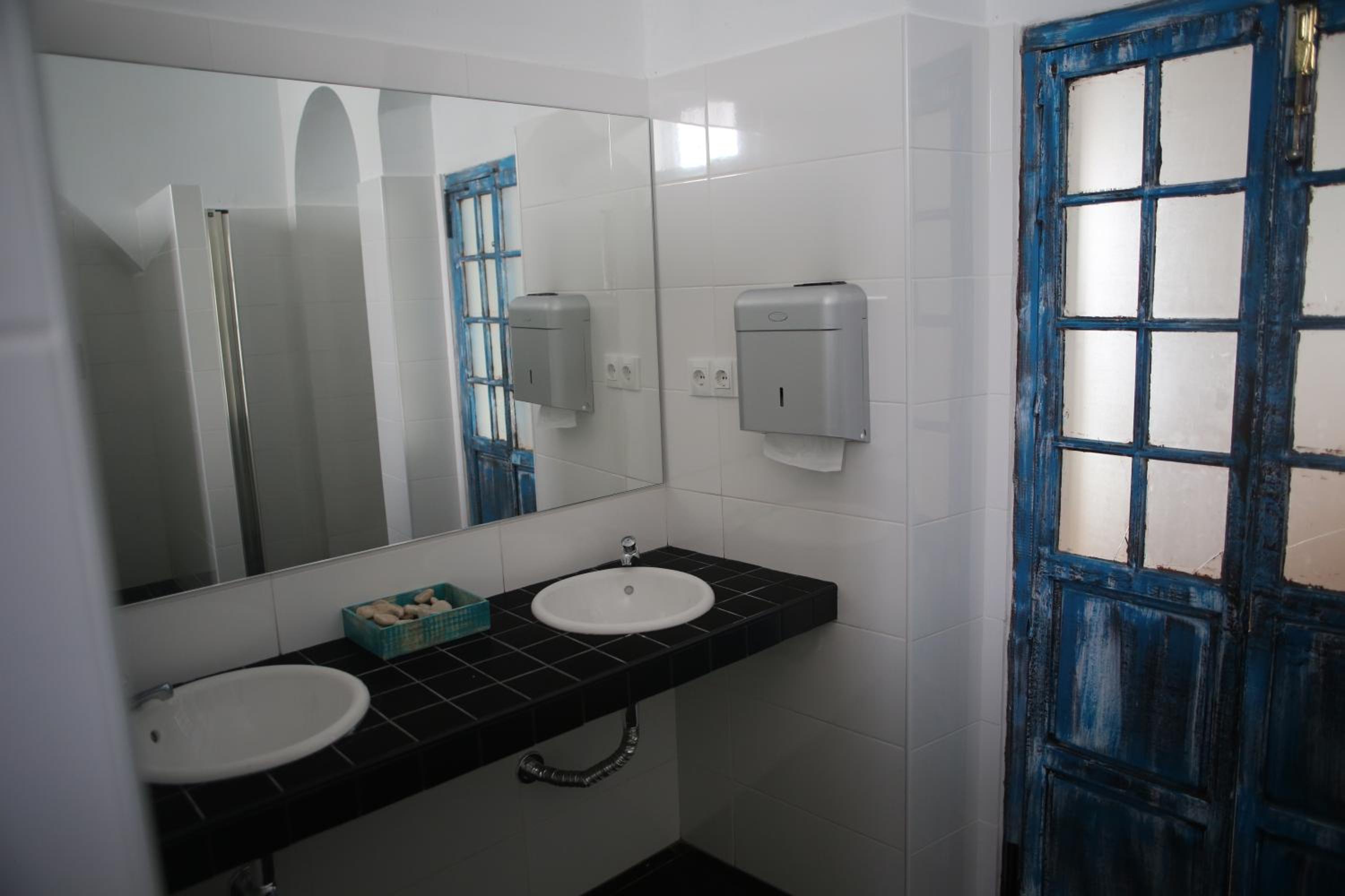 Wake up in Tarifa Hostel & Restaurant Lounge