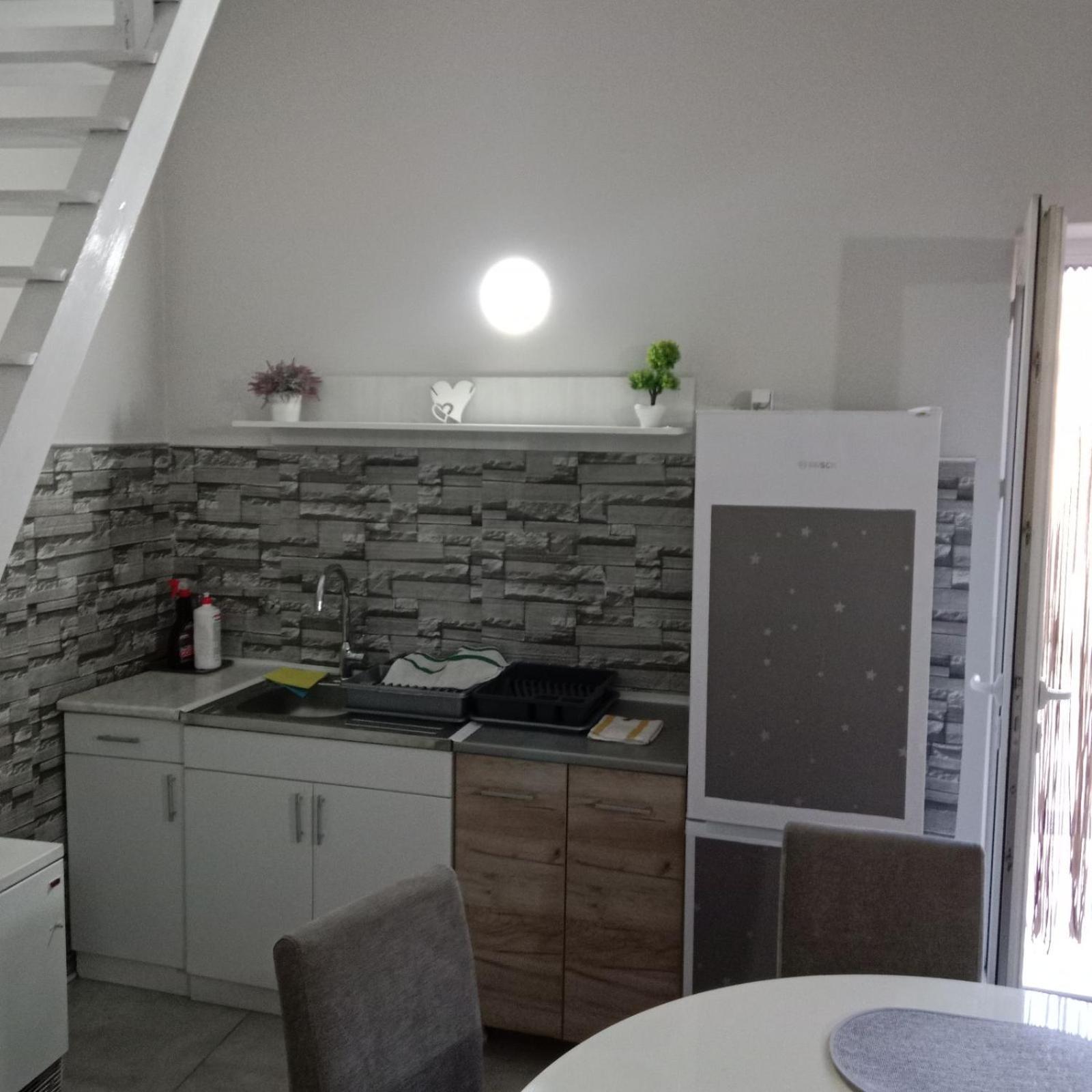 Apartmani Lena 1