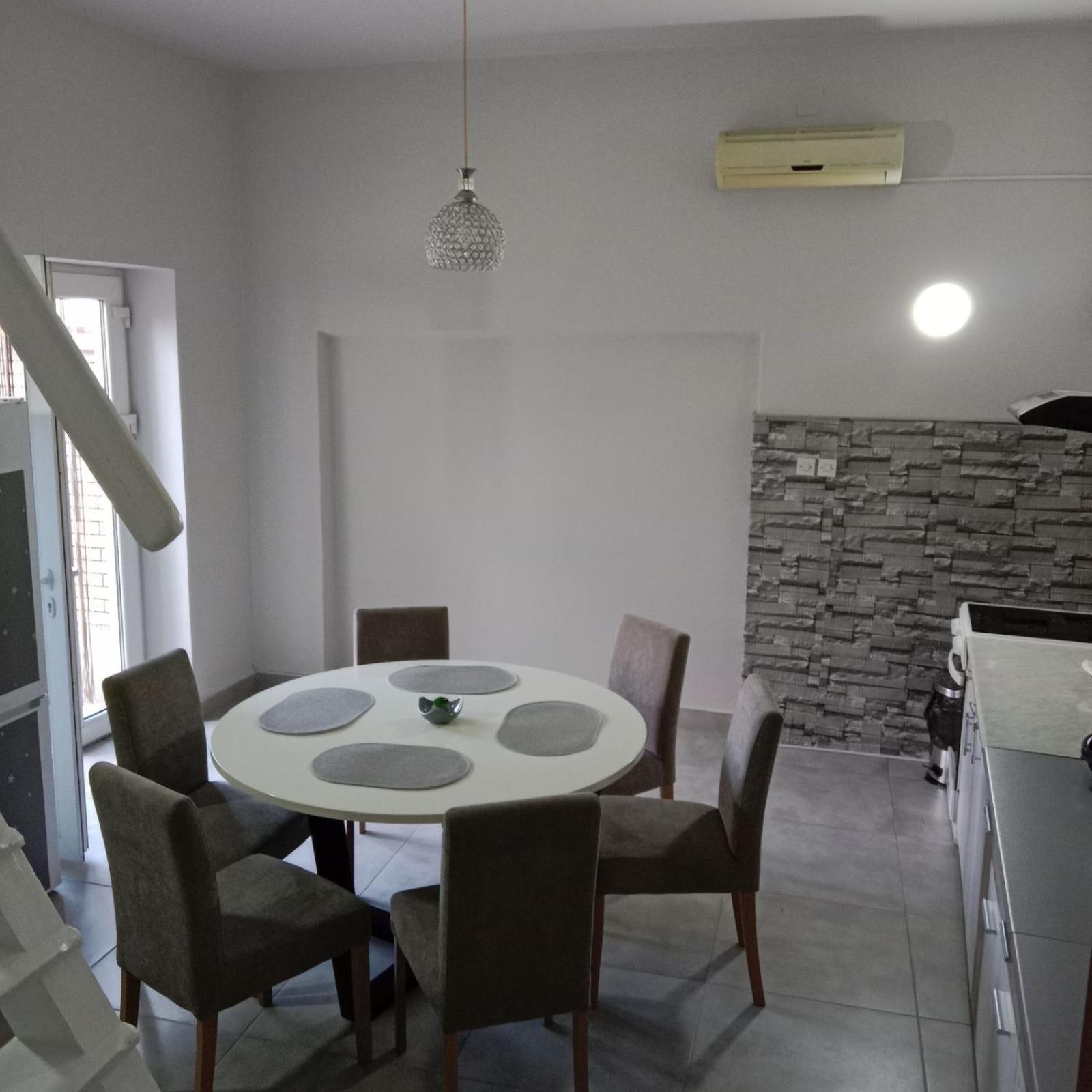 Apartmani Lena 1