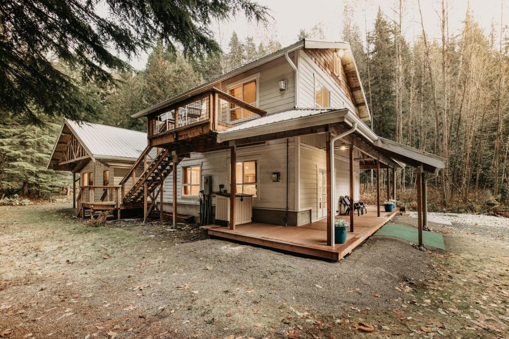 42MF - WiFi - Hot Tub - BBQ home