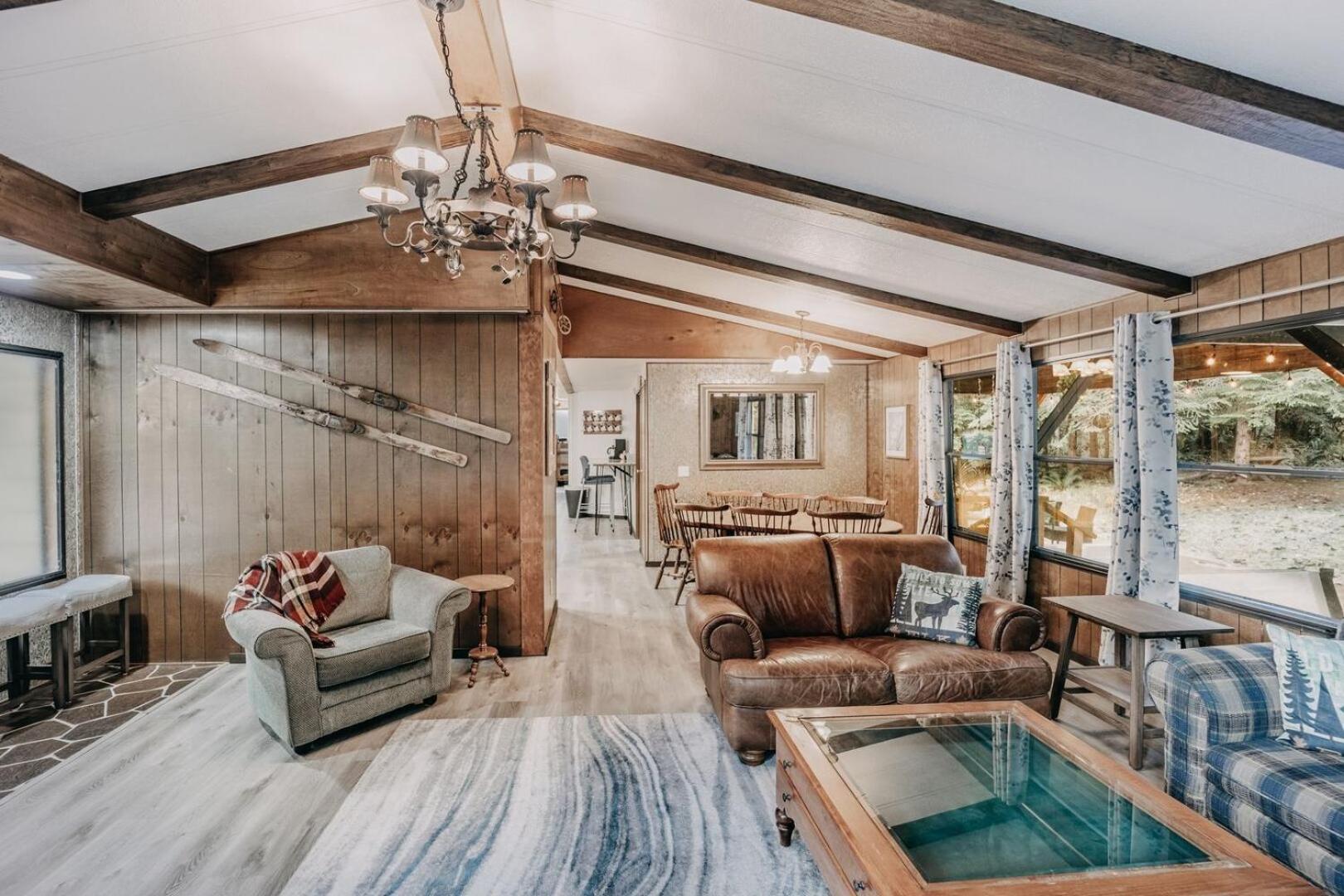 42MF - WiFi - Hot Tub - BBQ home