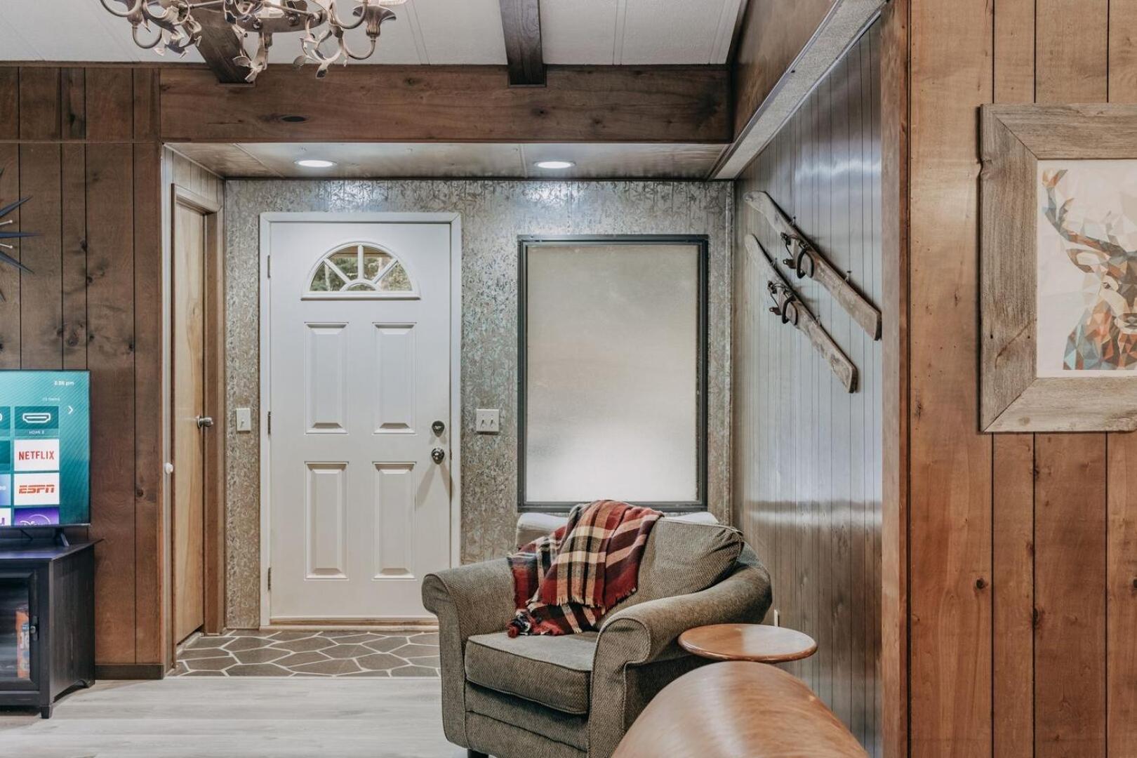 42MF - WiFi - Hot Tub - BBQ home
