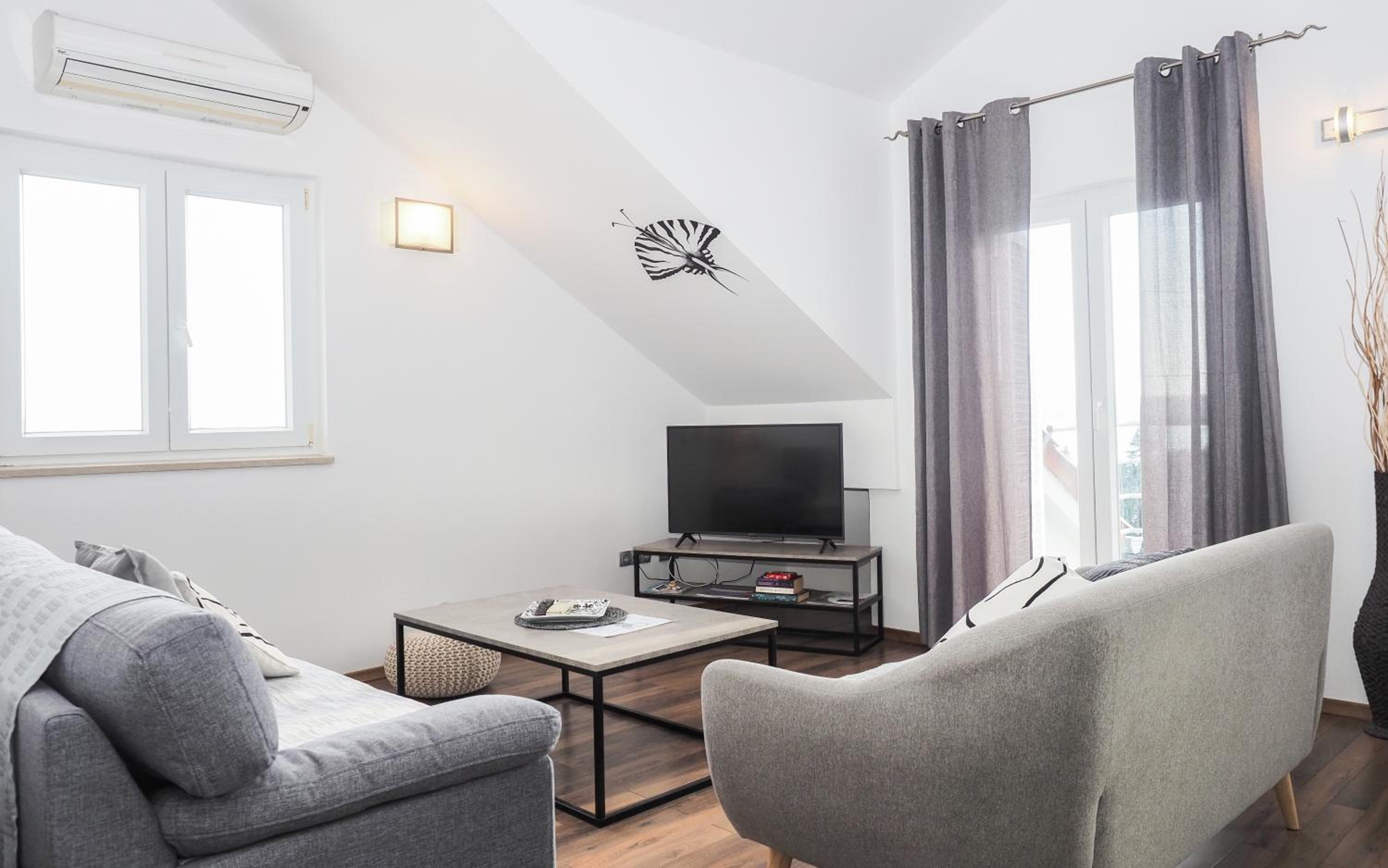Apartments Pavicic Tudor view 3